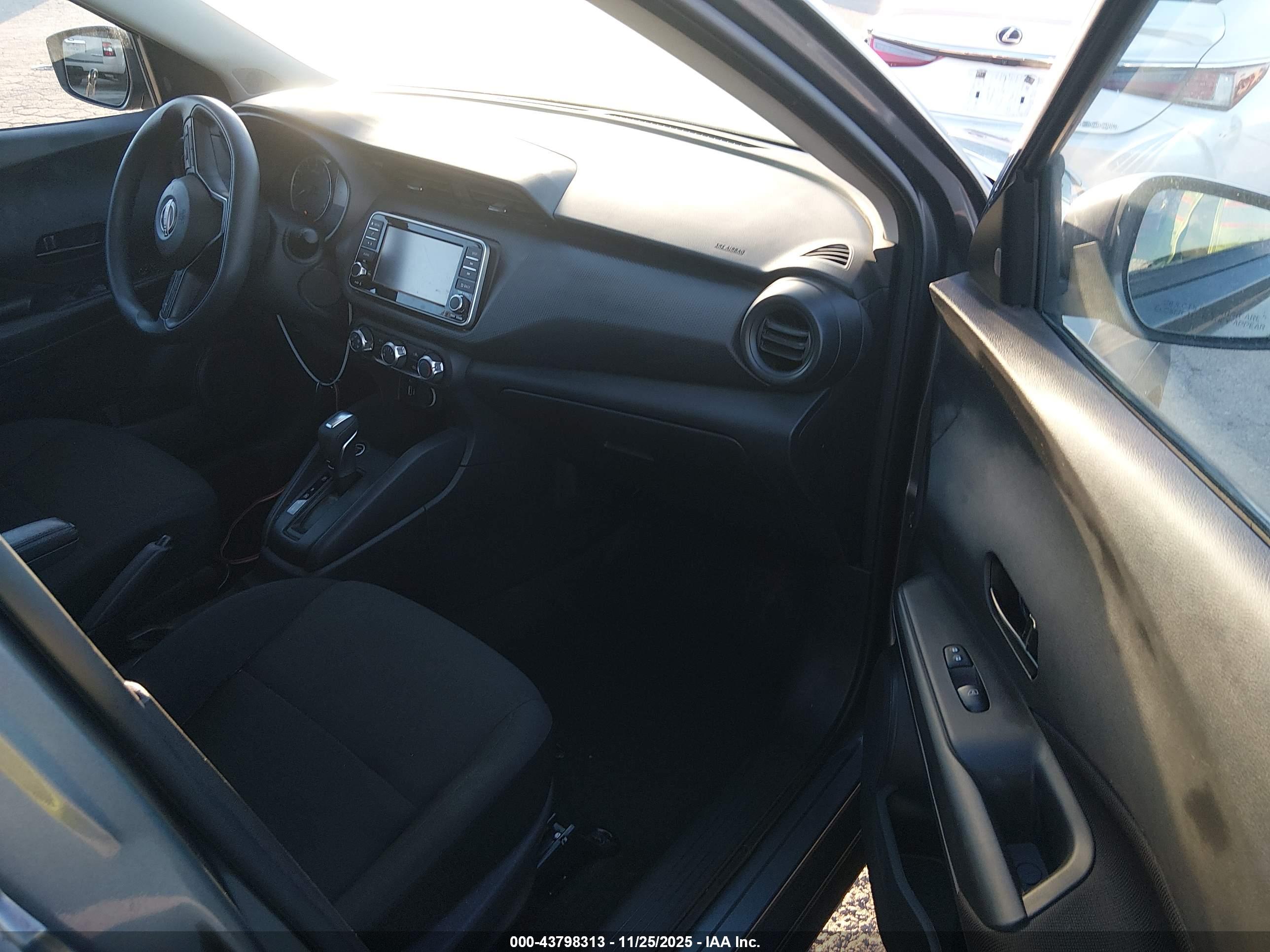 NISSAN KICKS image 5