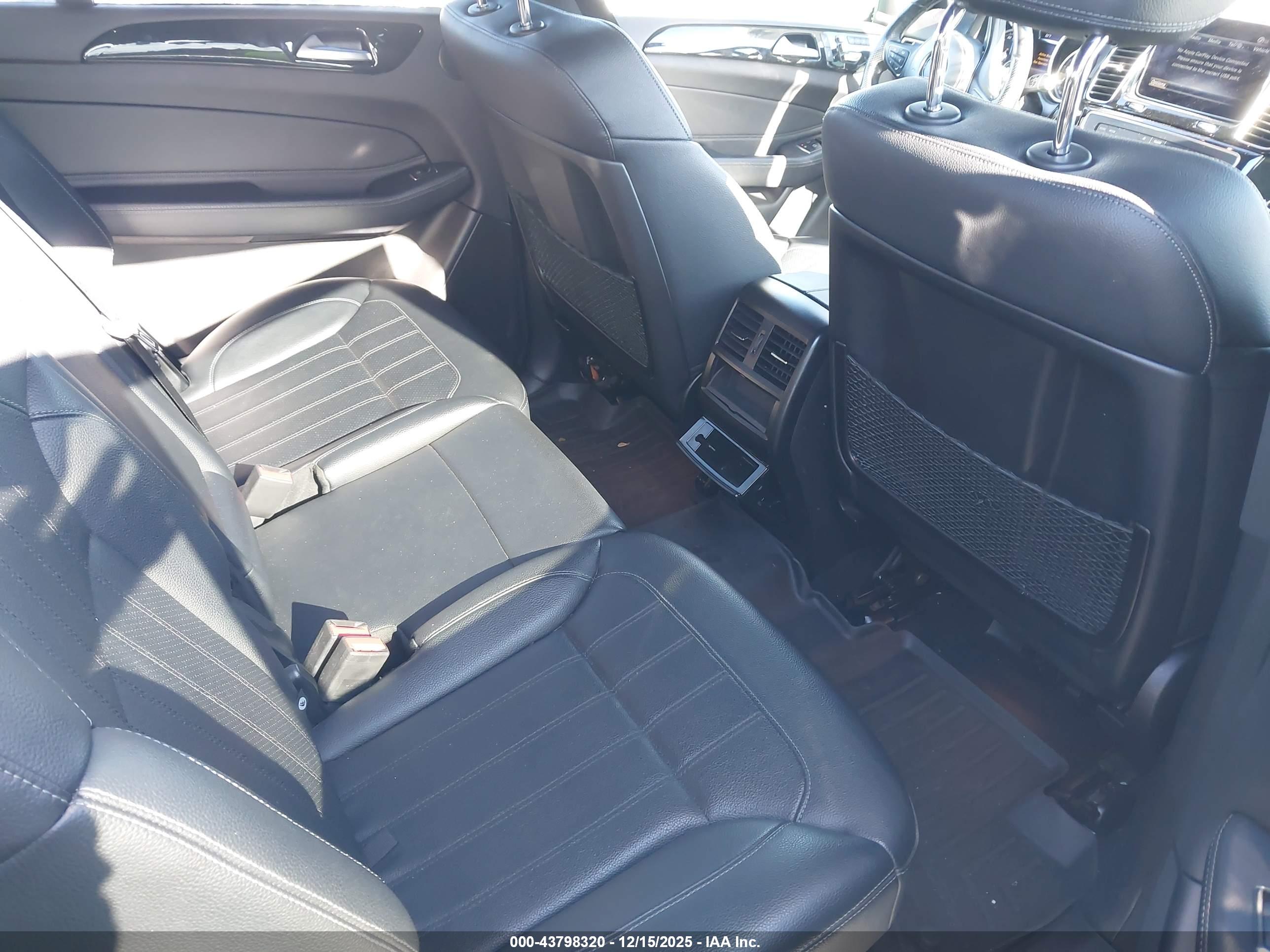 MERCEDES-BENZ GLS image 8