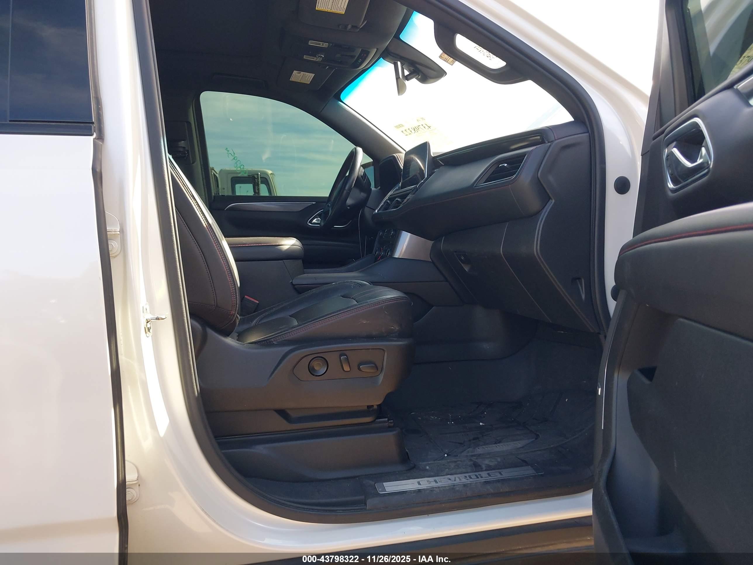 CHEVROLET SUBURBAN image 5