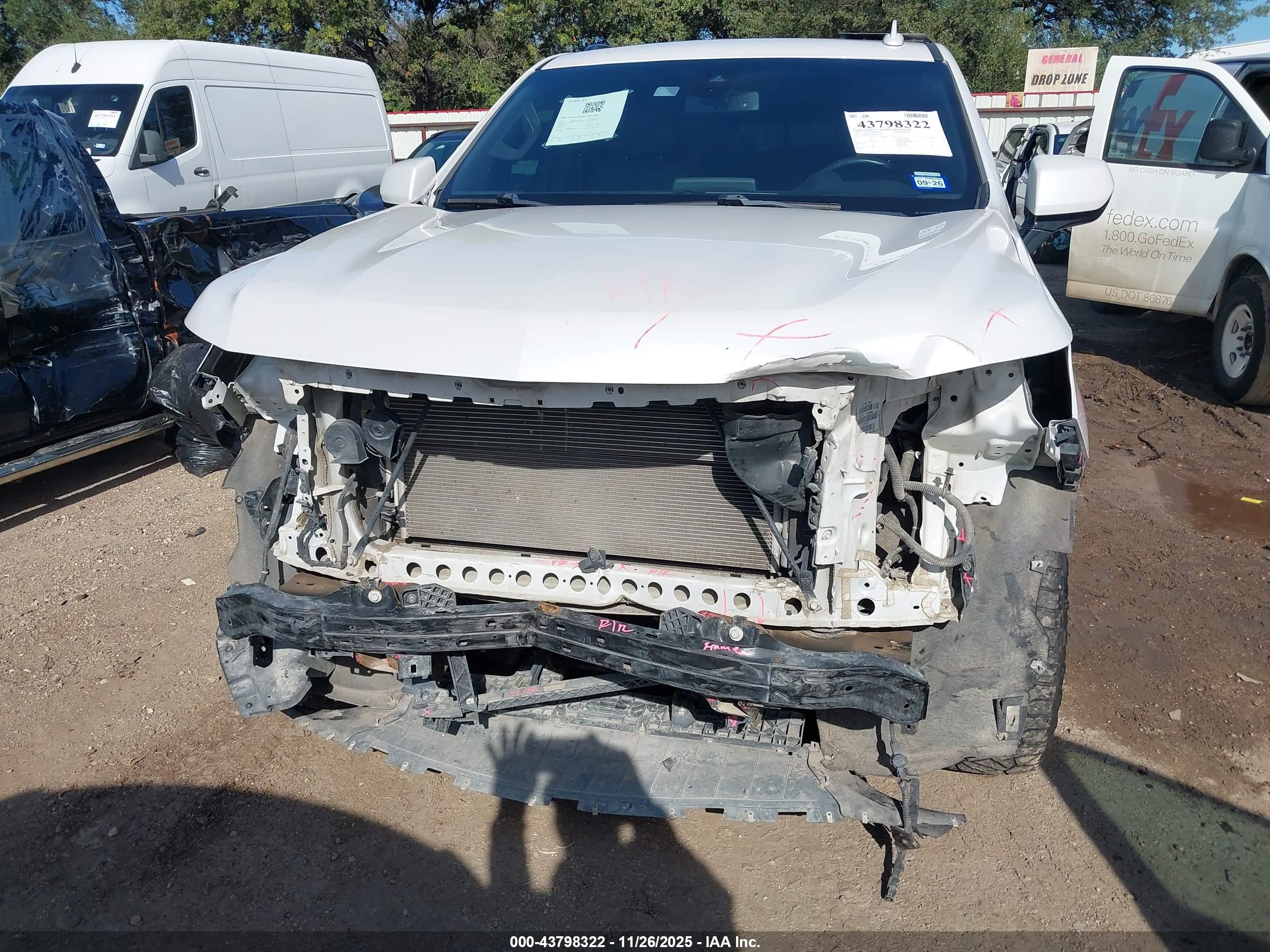 CHEVROLET SUBURBAN image 6