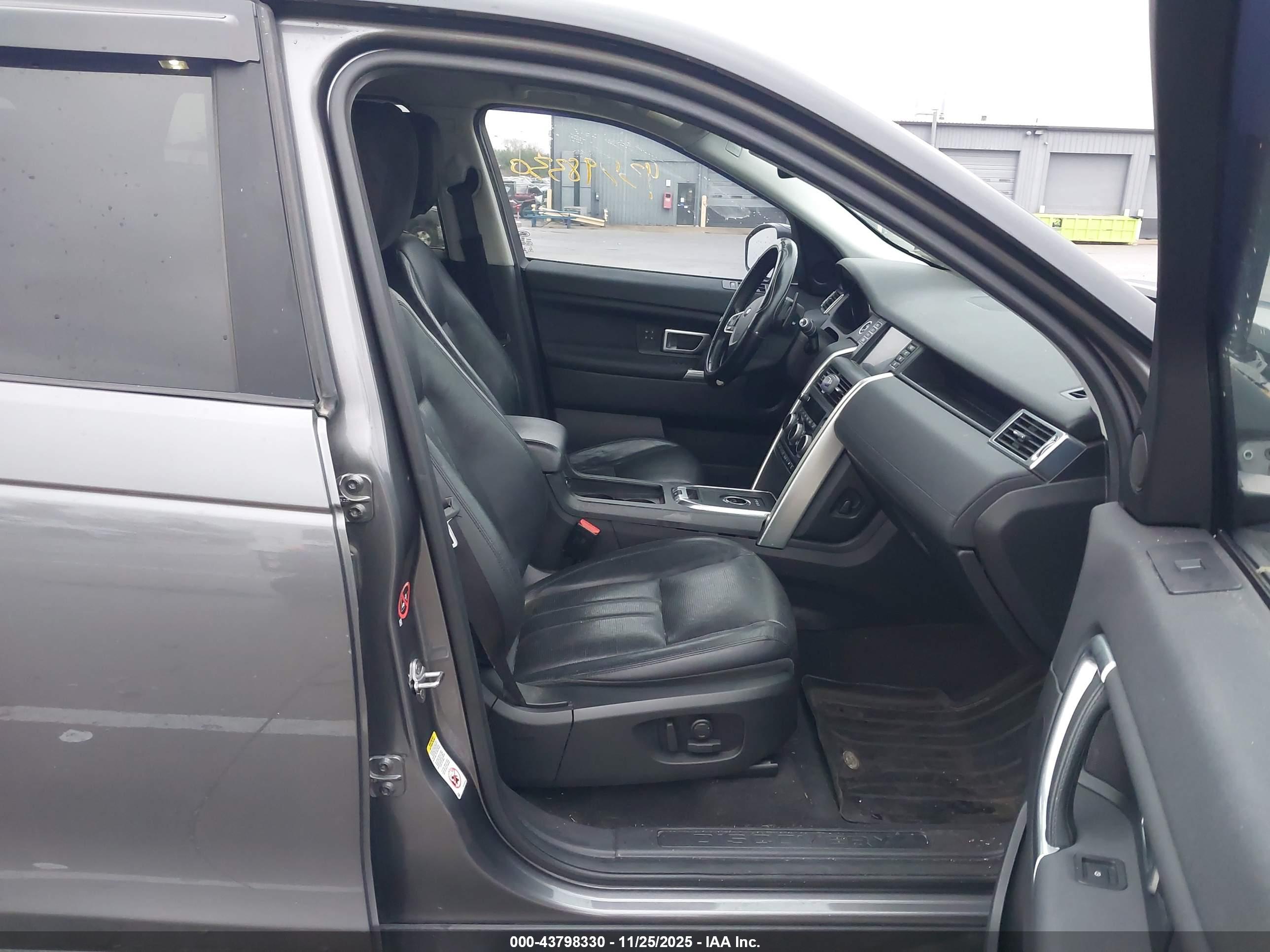 LAND ROVER image 5