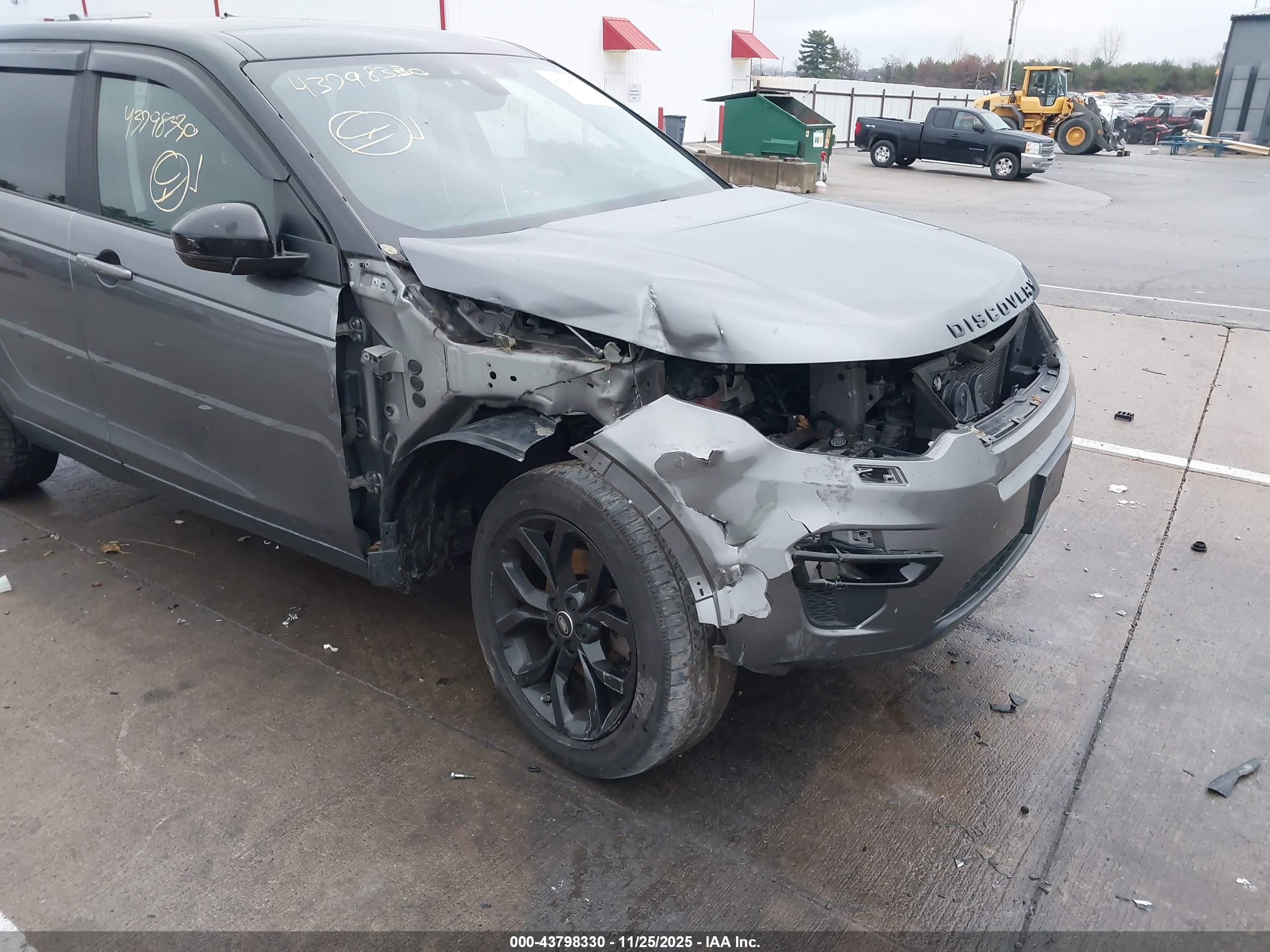 LAND ROVER image 6