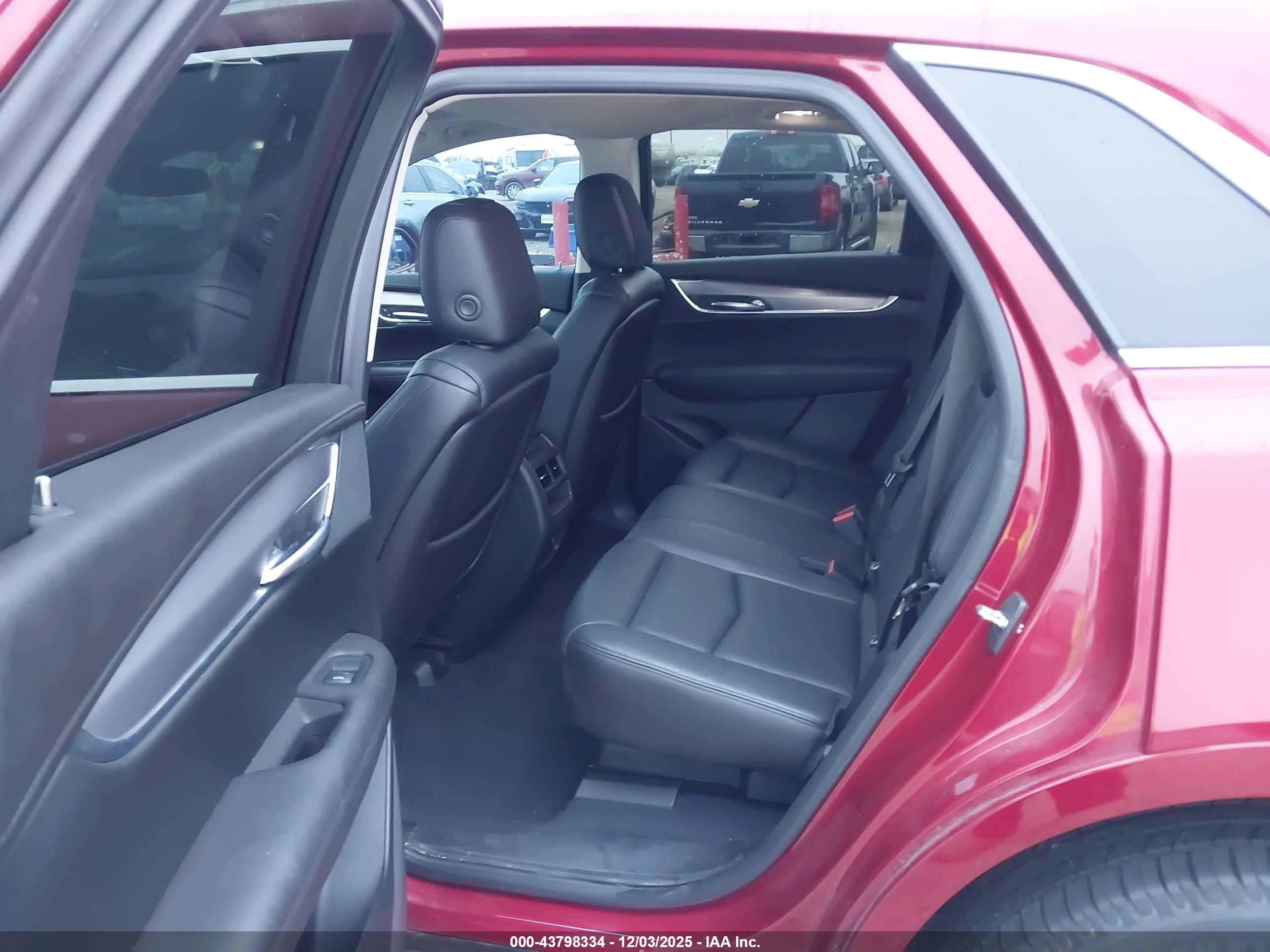 CADILLAC XT5 image 8