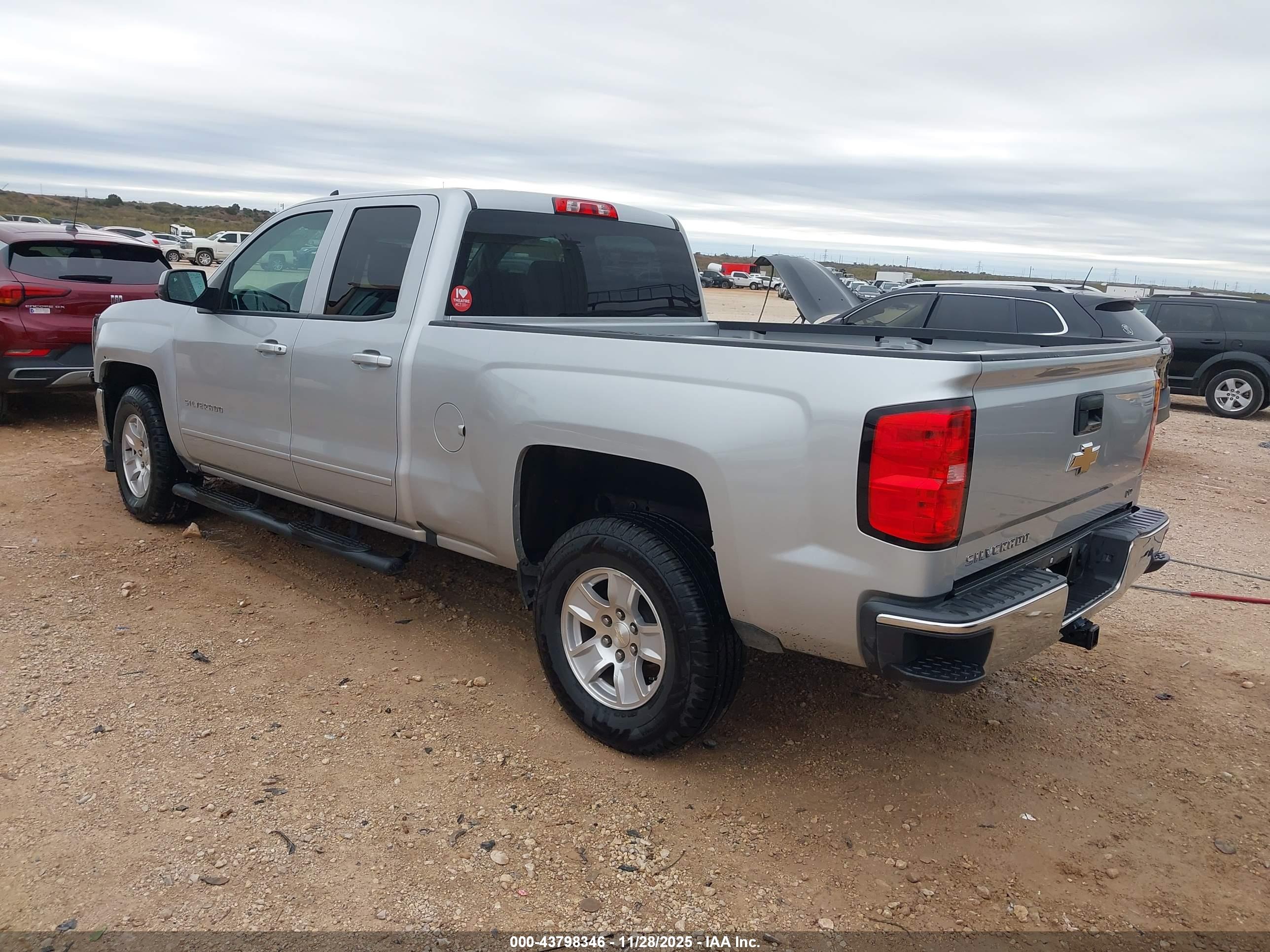CHEVROLET SILVERADO image 3