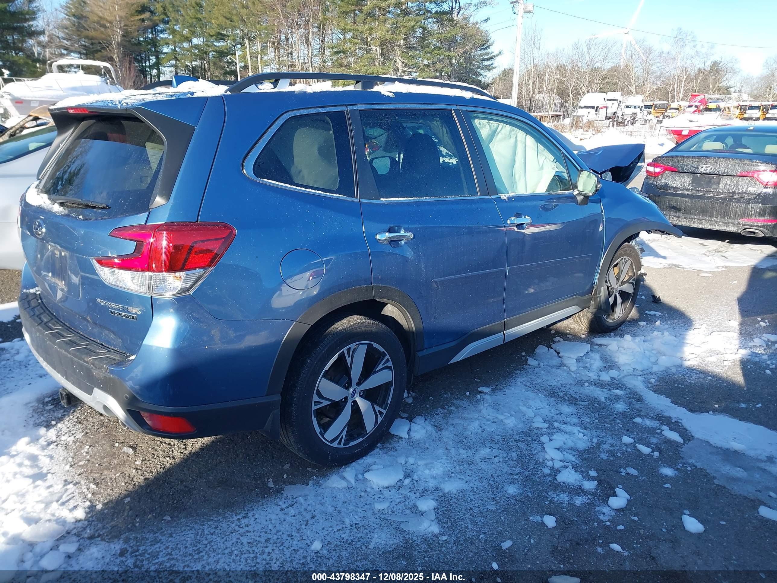 SUBARU FORESTER image 4