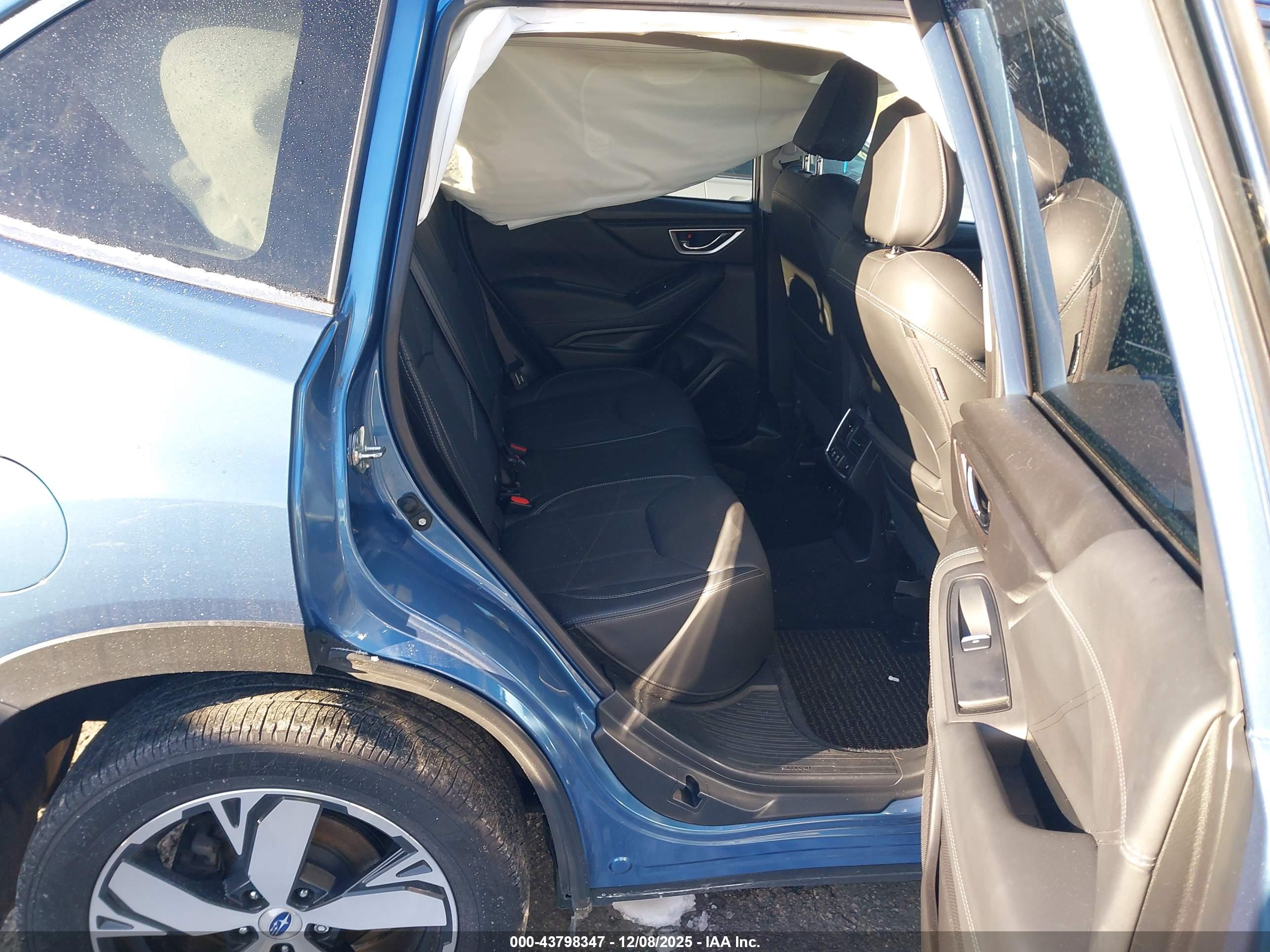 SUBARU FORESTER image 8