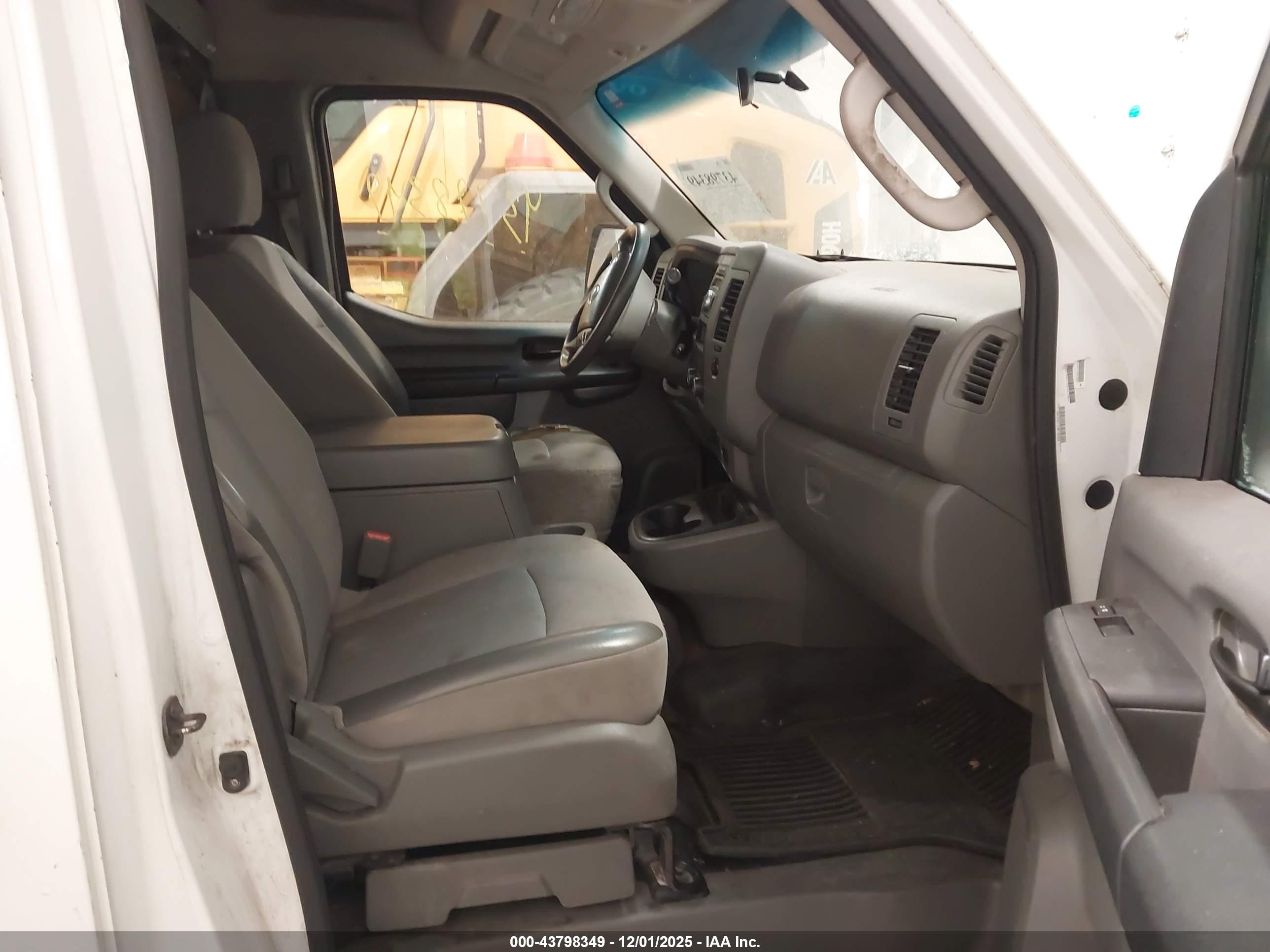 NISSAN NV image 5