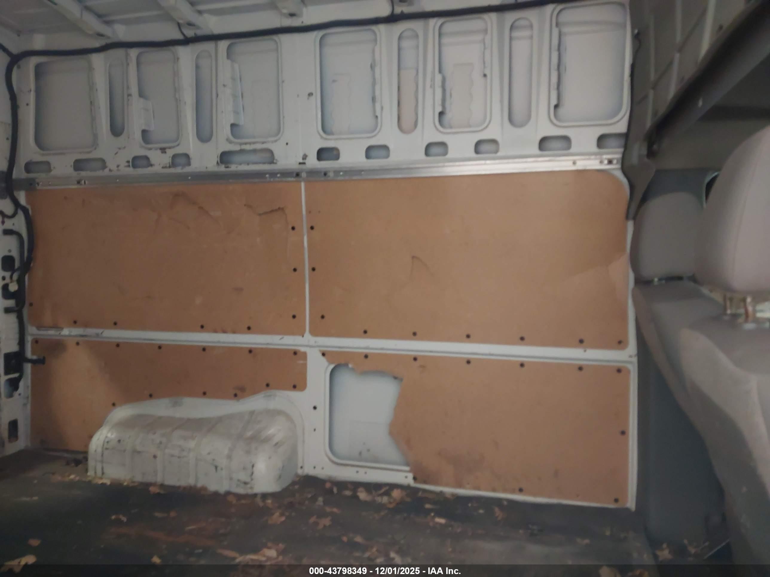 NISSAN NV image 8