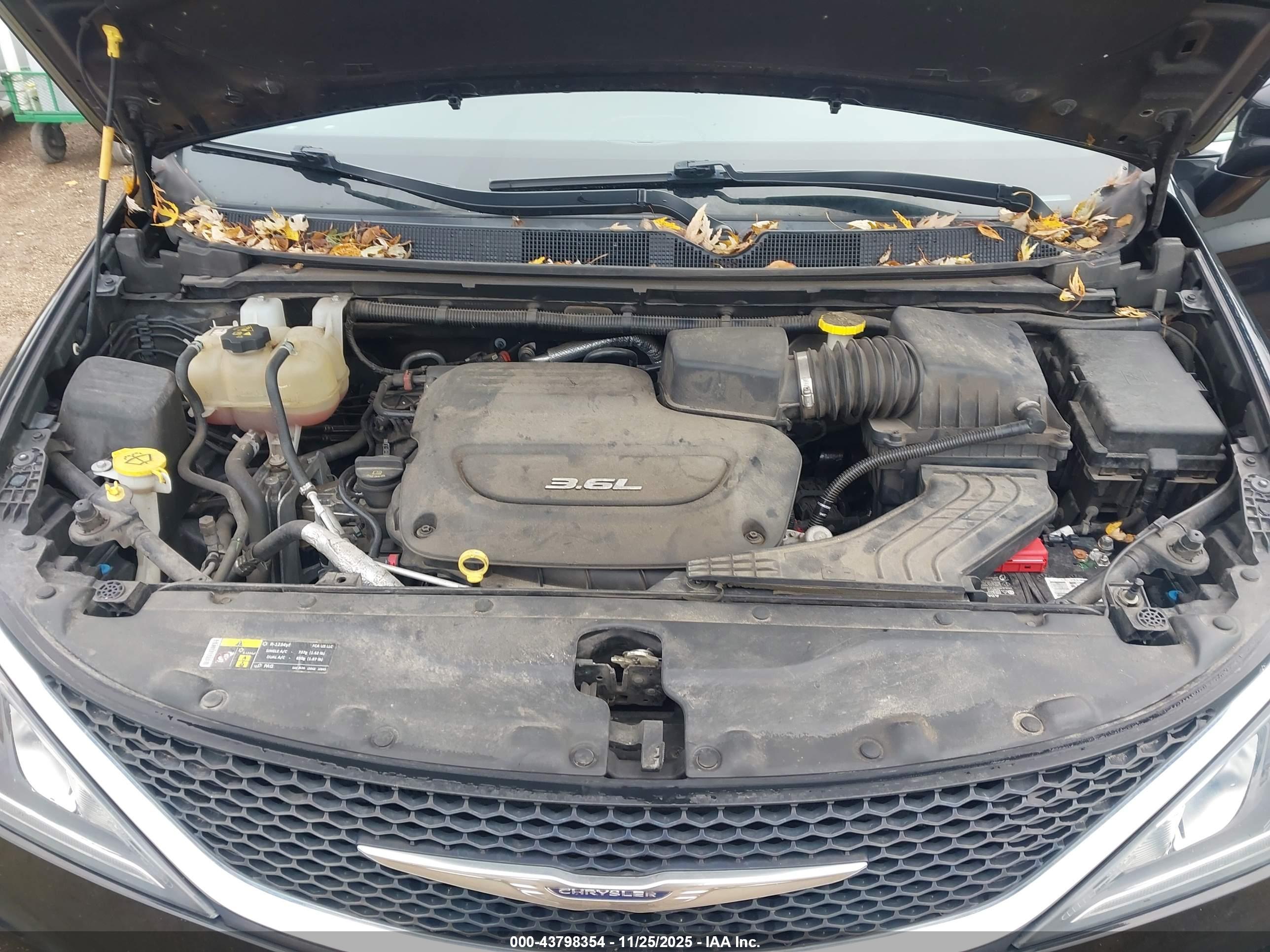 CHRYSLER PACIFICA image 10
