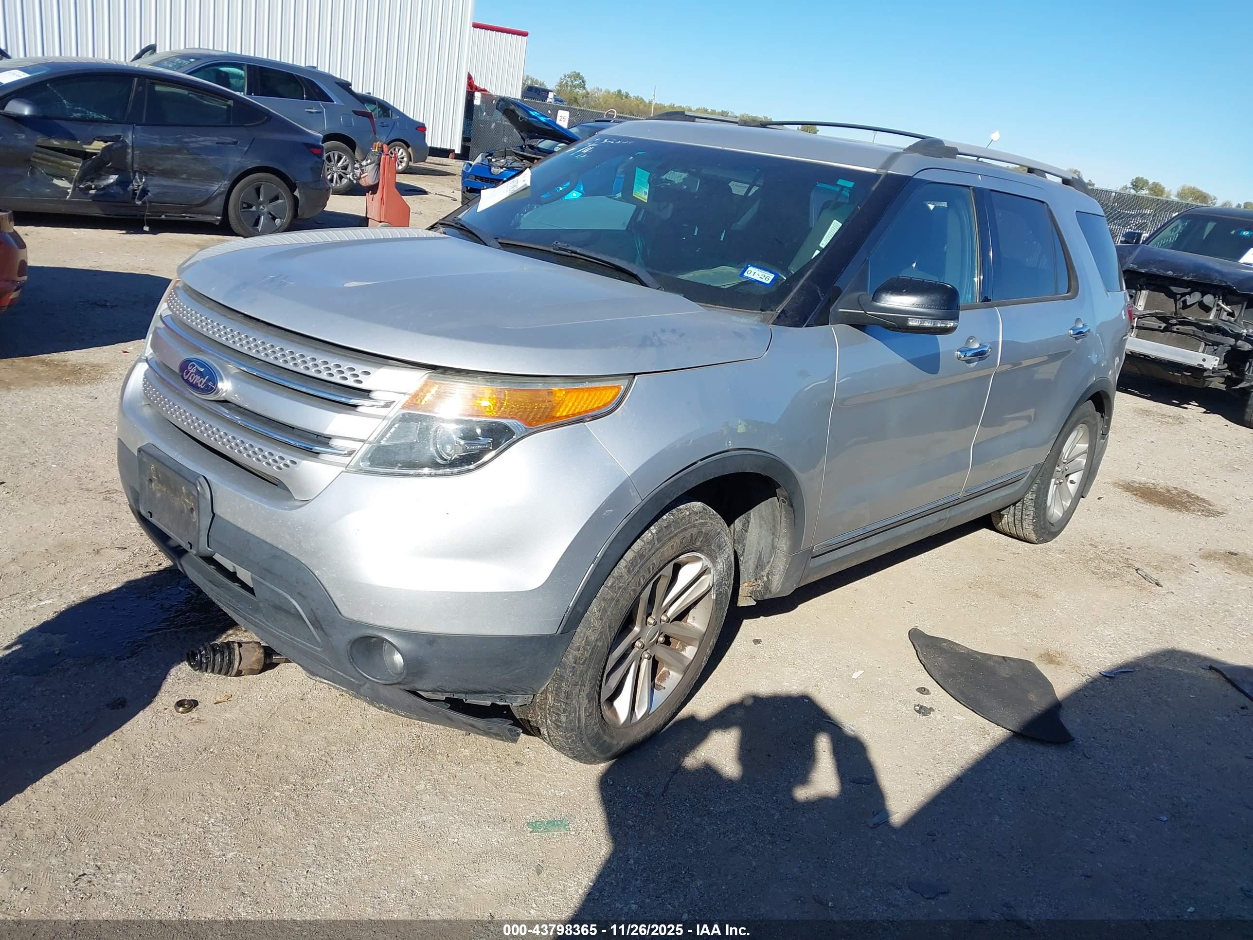 FORD EXPLORER image 2
