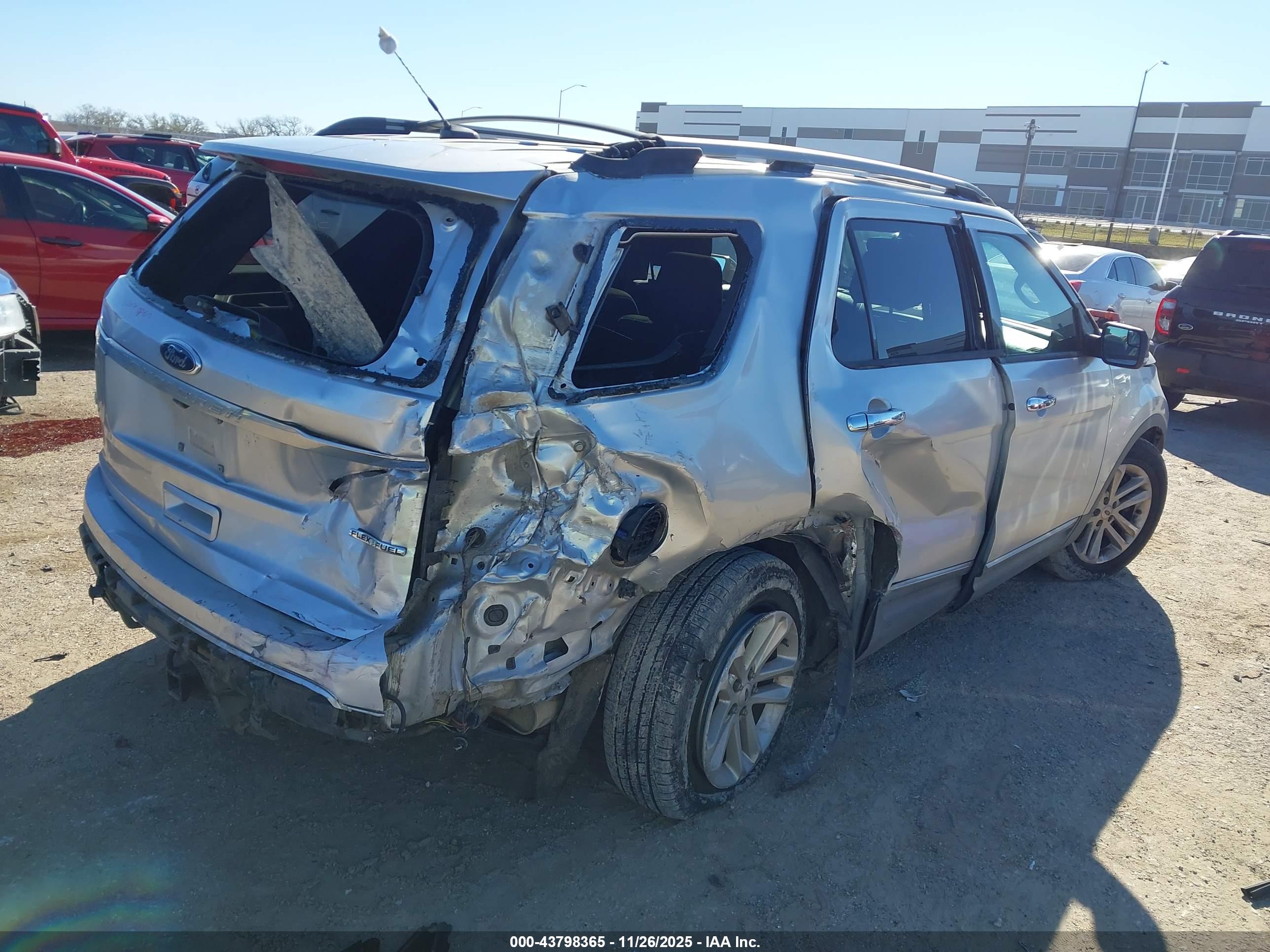FORD EXPLORER image 4