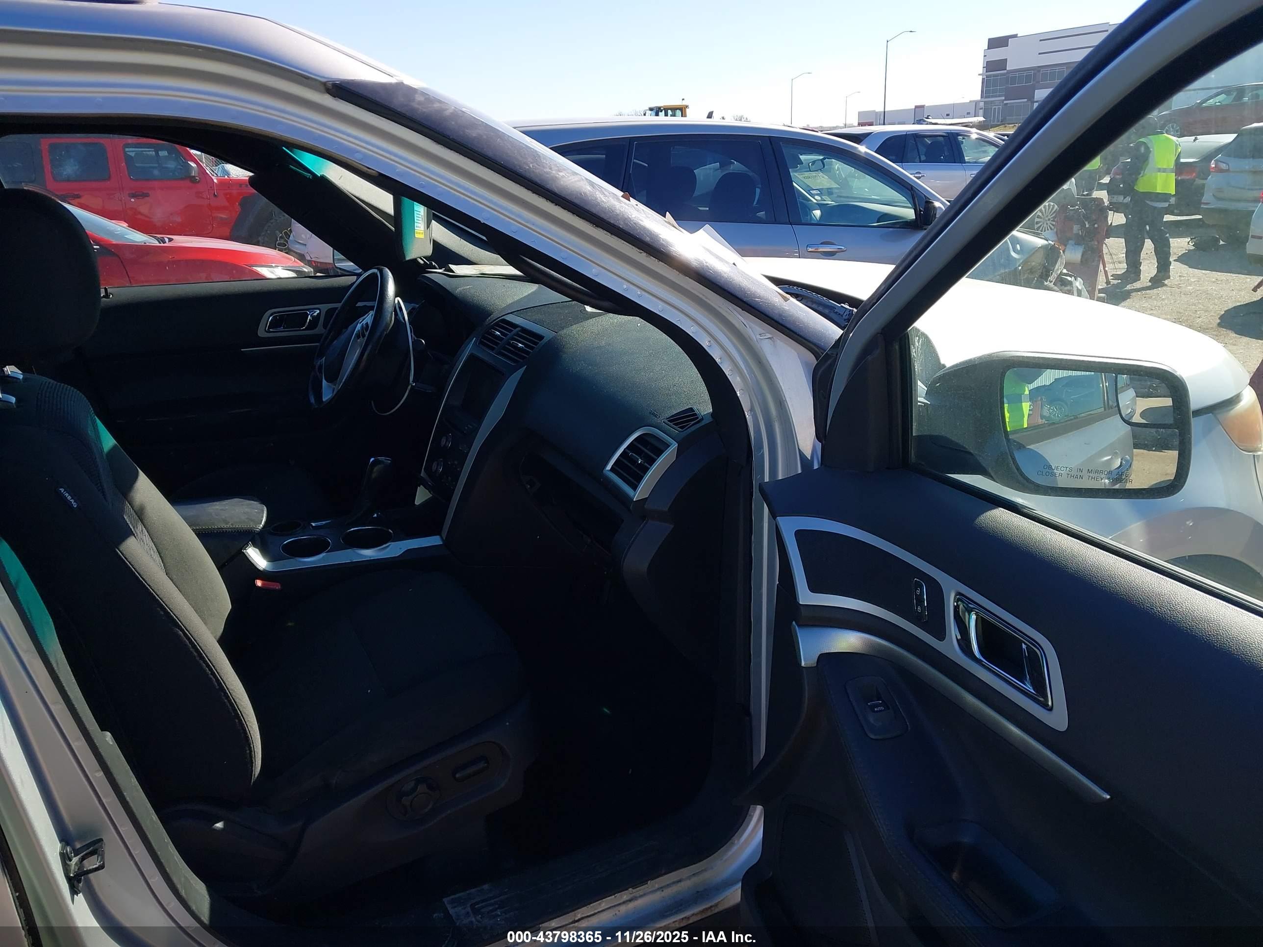 FORD EXPLORER image 5