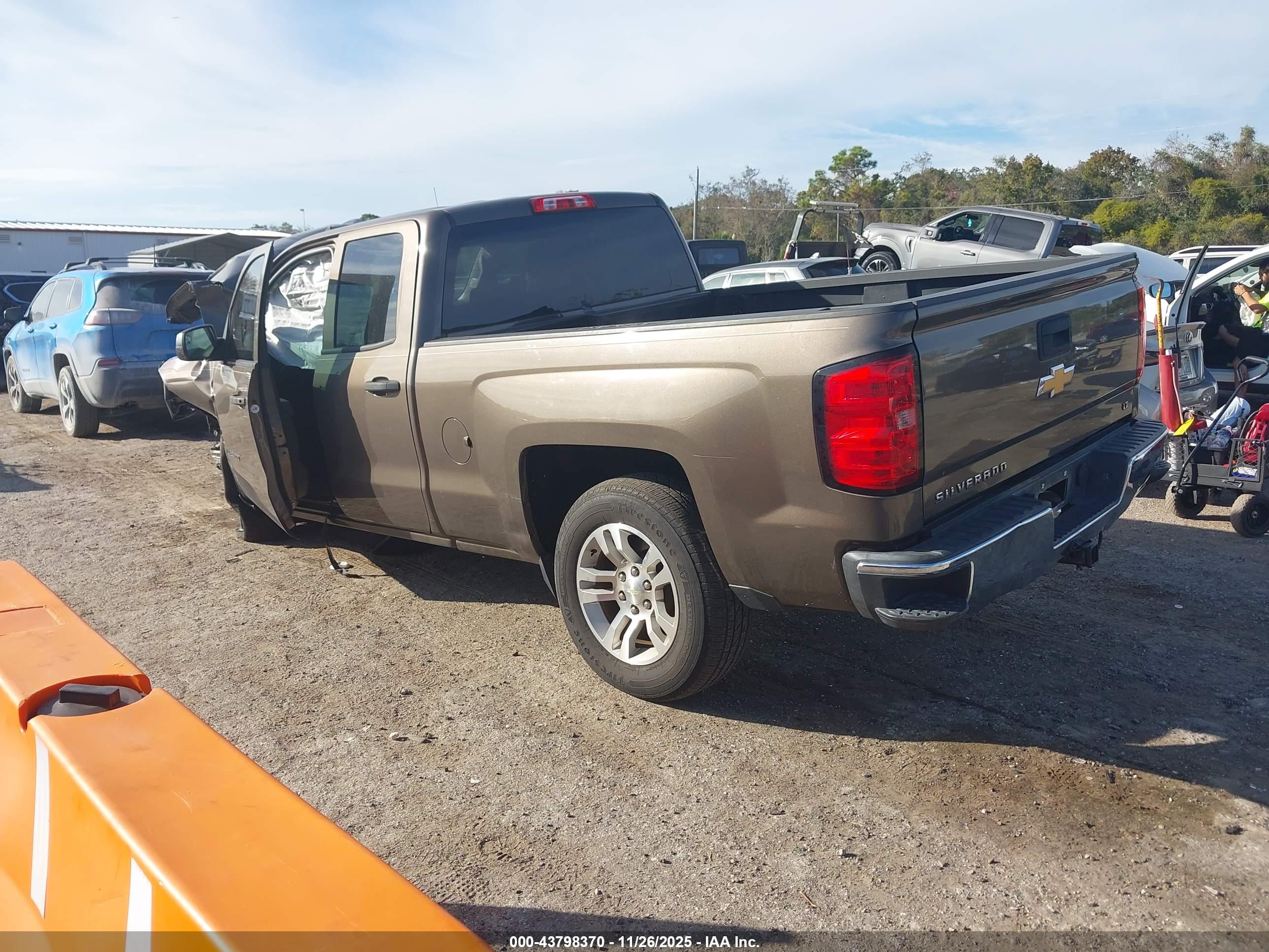 CHEVROLET SILVERADO image 3