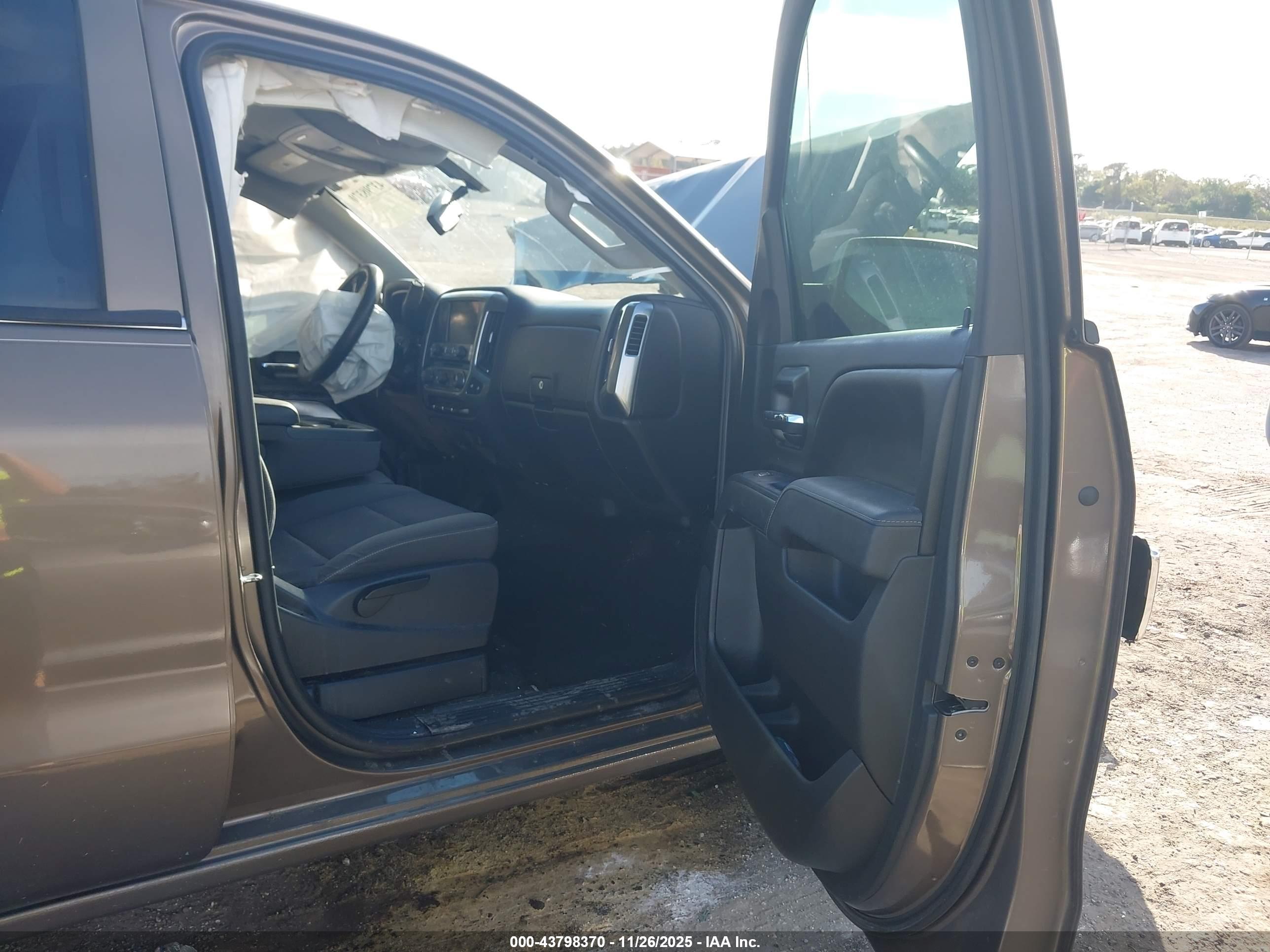 CHEVROLET SILVERADO image 5