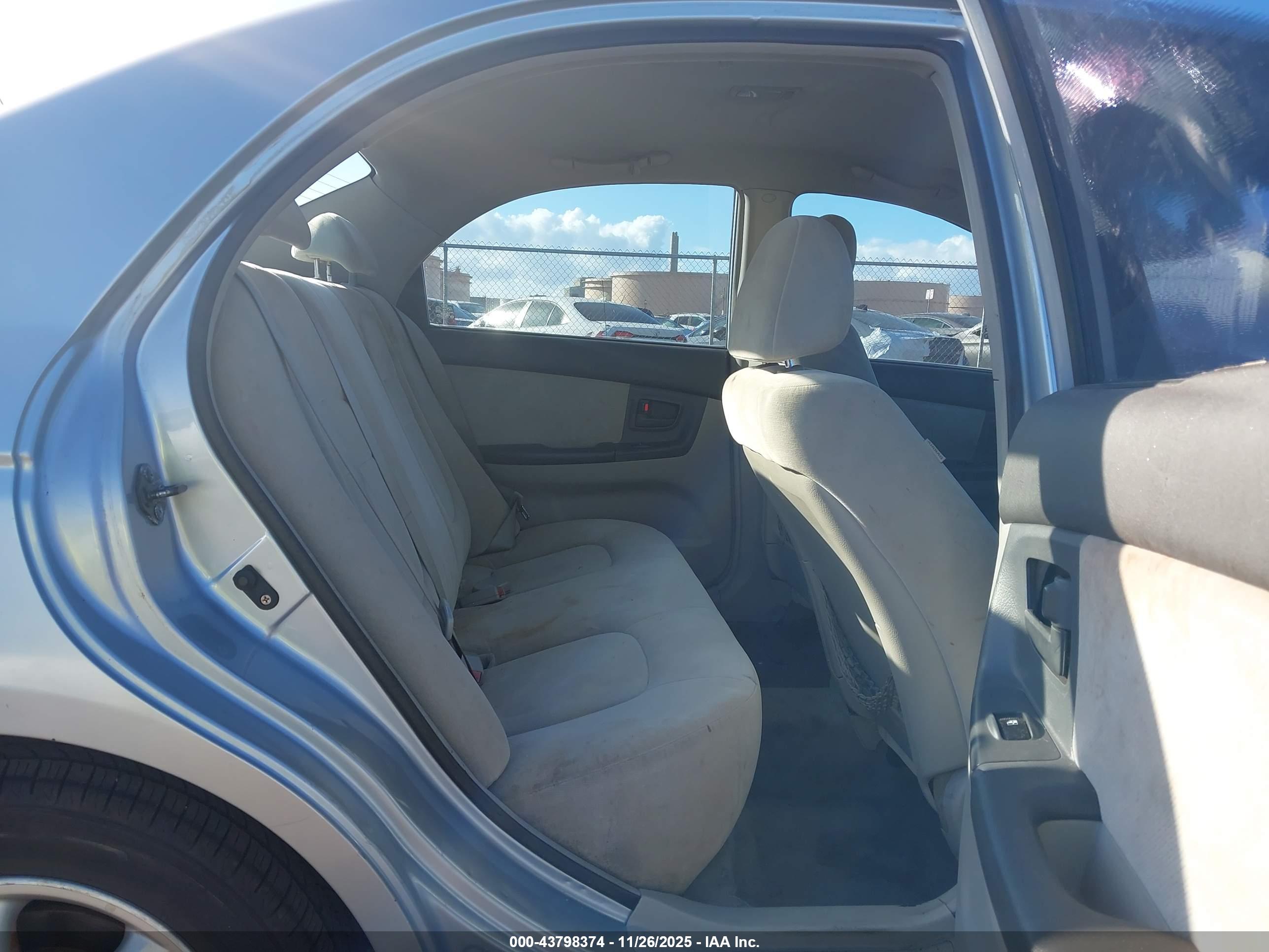 KIA SPECTRA image 8