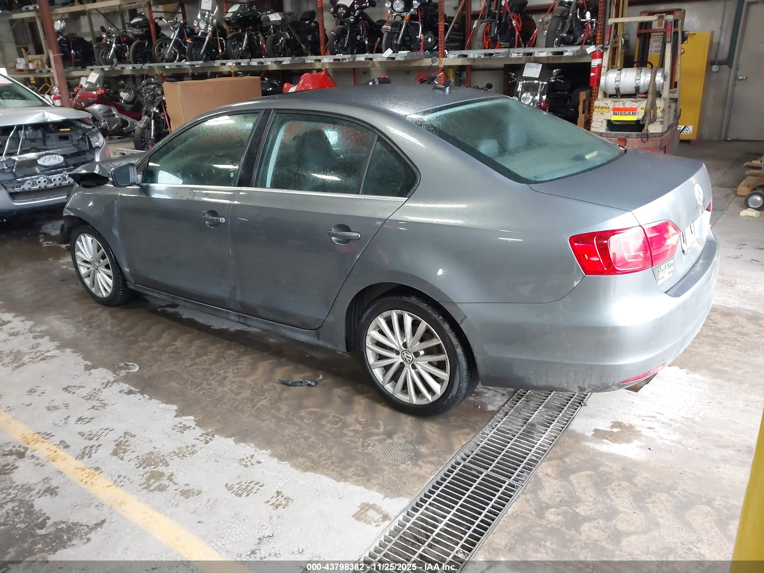 VOLKSWAGEN JETTA image 3