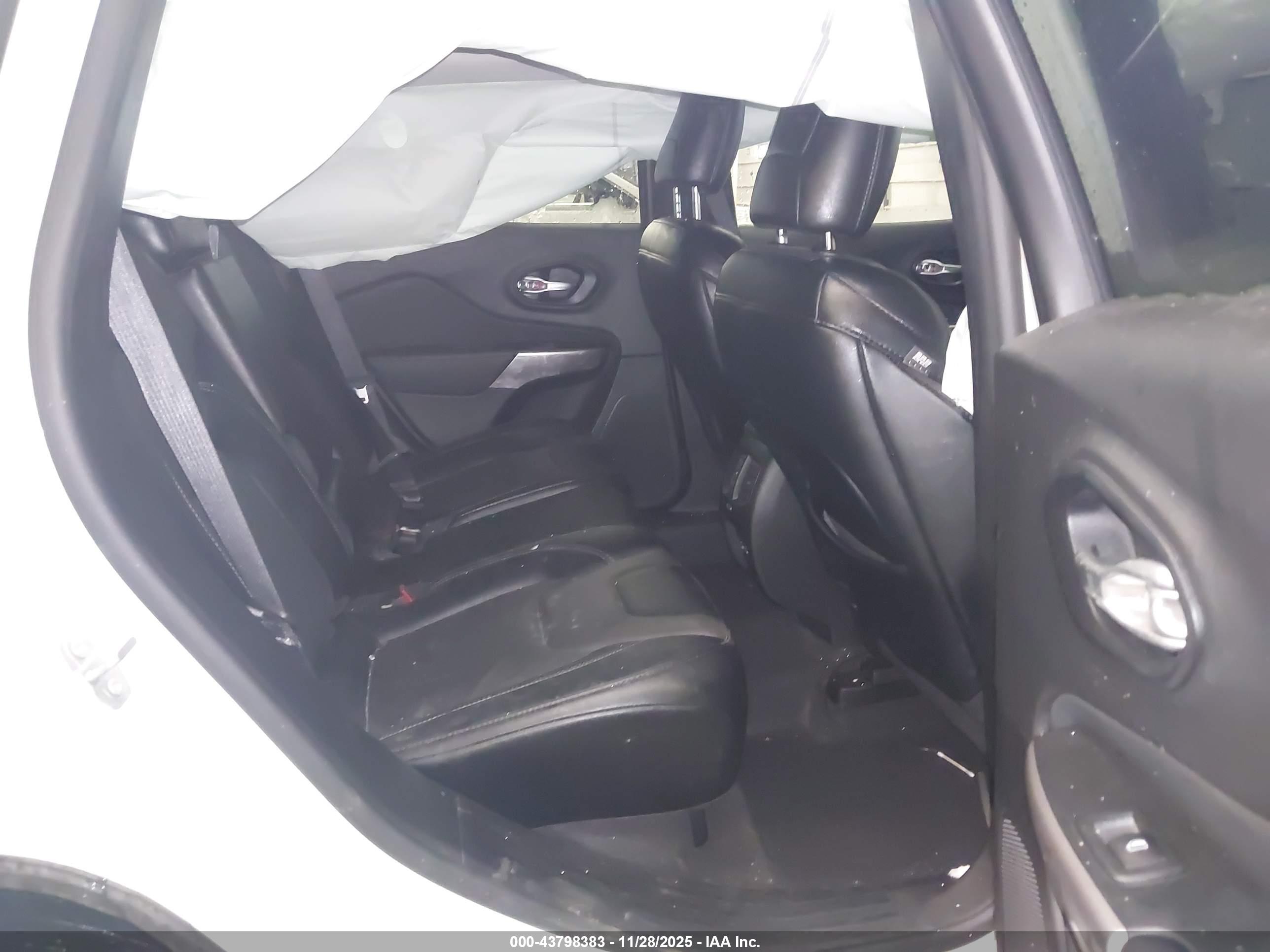JEEP CHEROKEE image 8