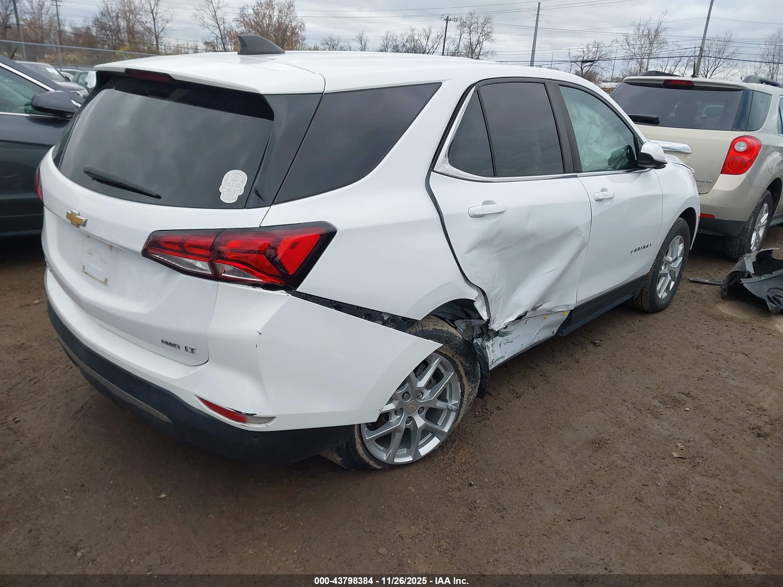 CHEVROLET EQUINOX image 4