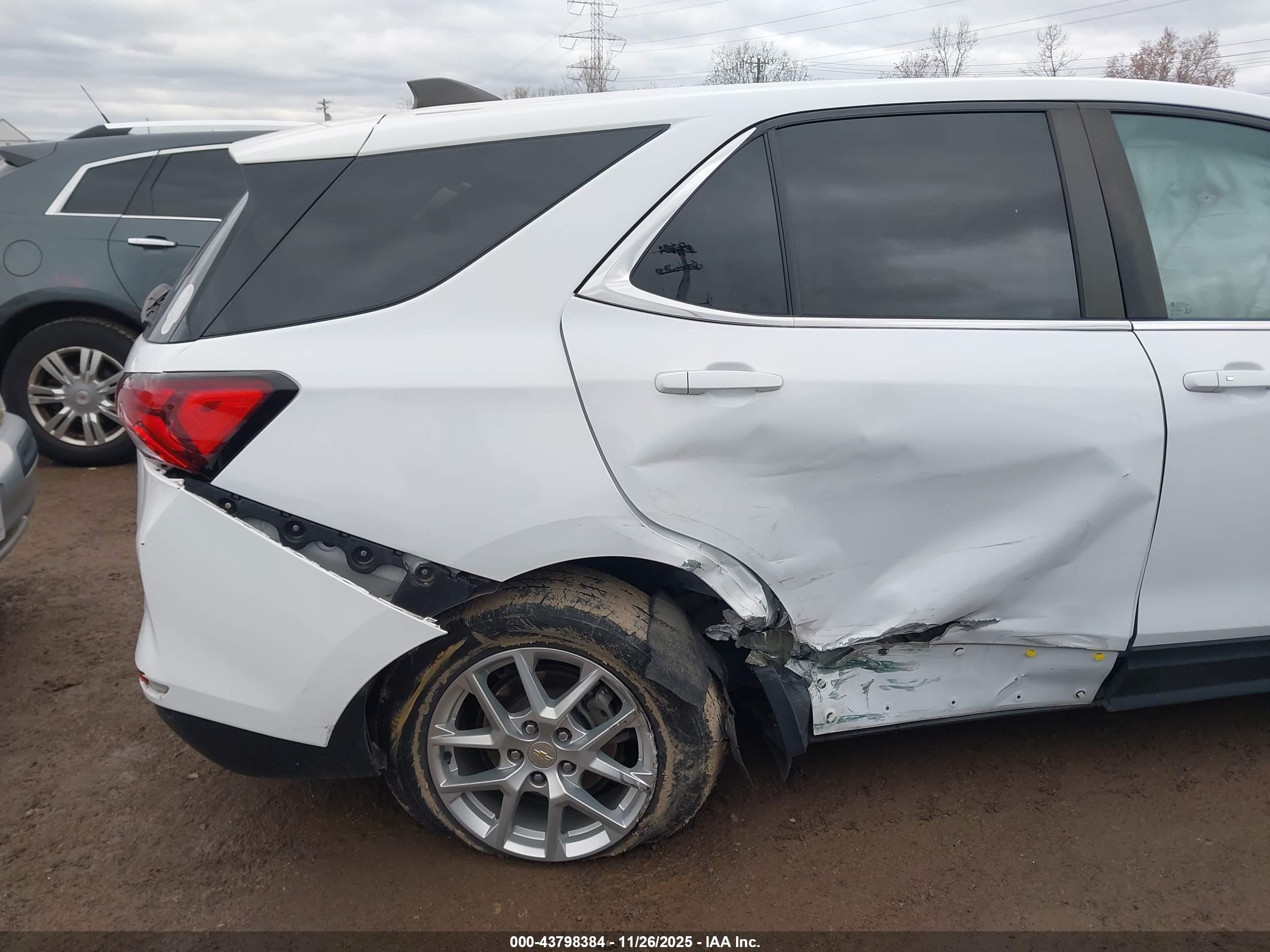 CHEVROLET EQUINOX image 6