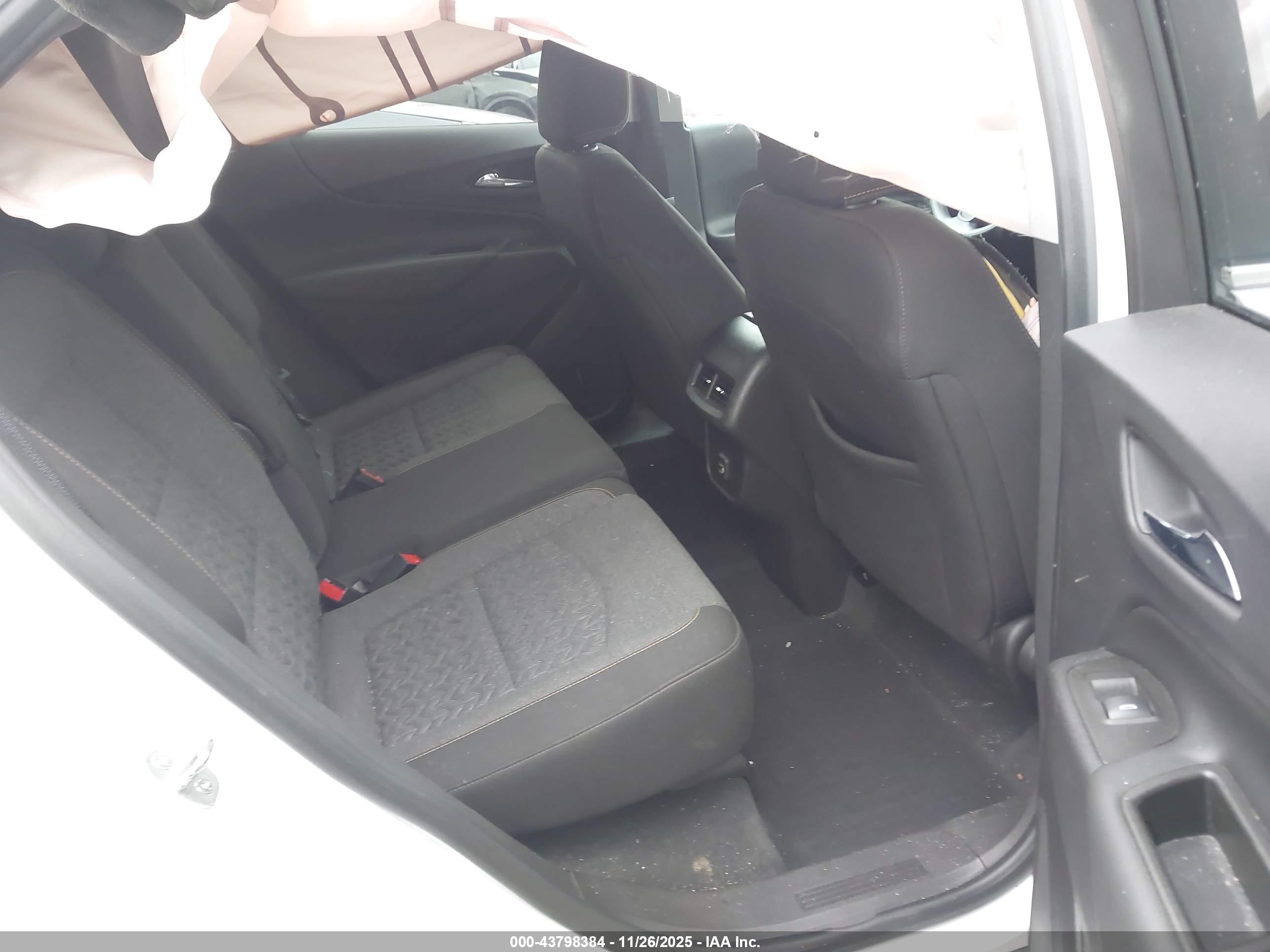 CHEVROLET EQUINOX image 8