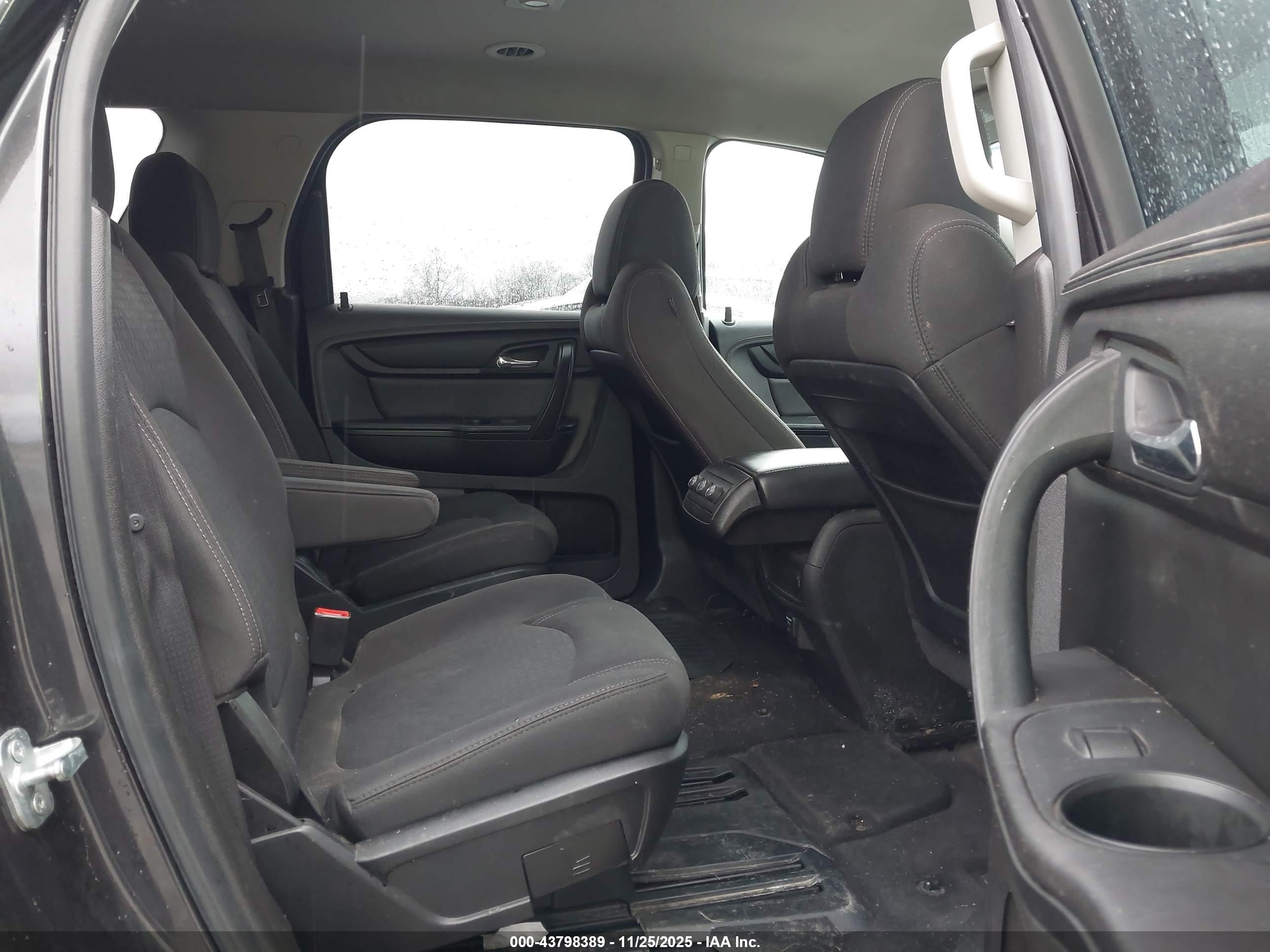GMC ACADIA image 8