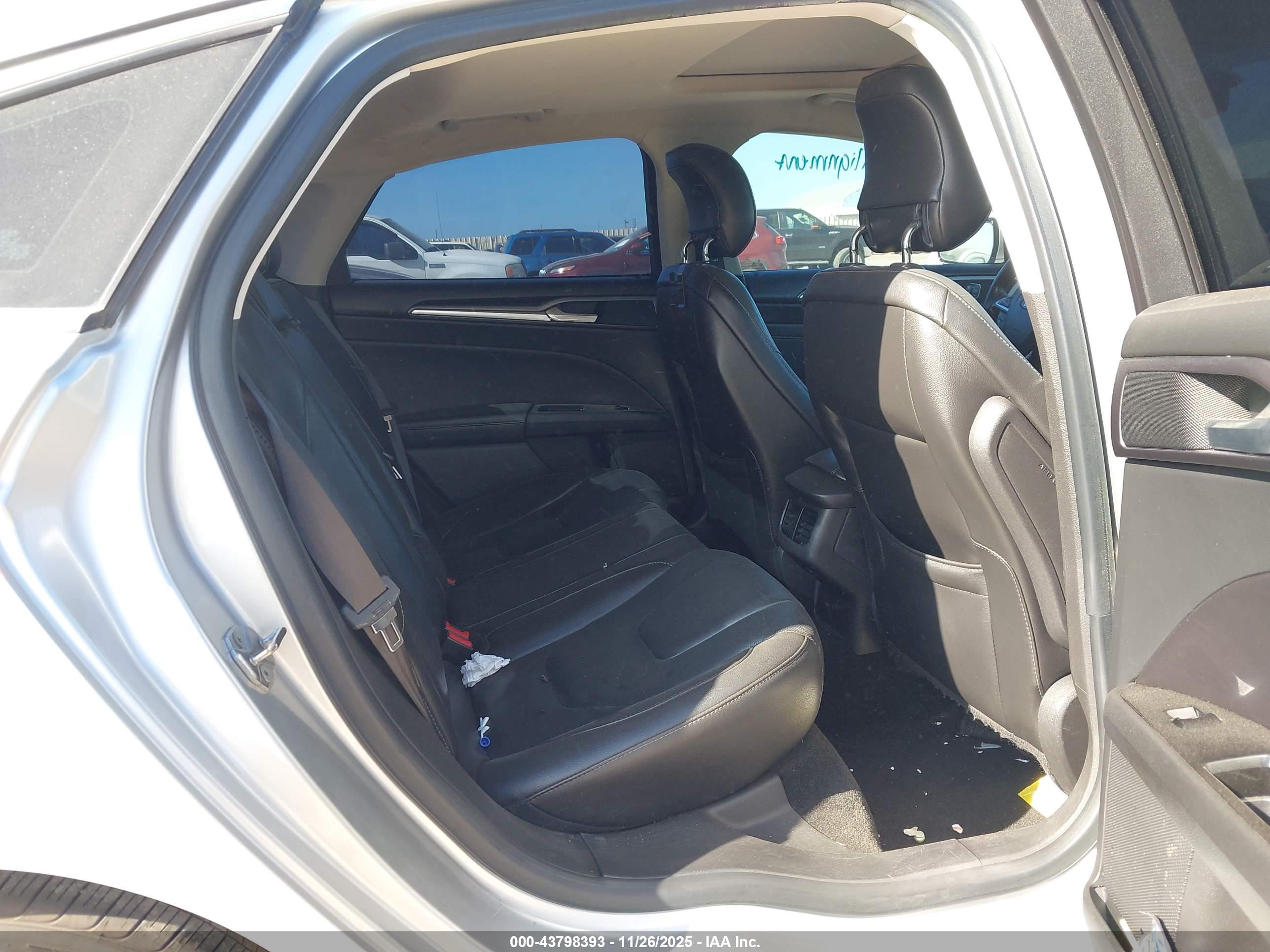 FORD FUSION image 8