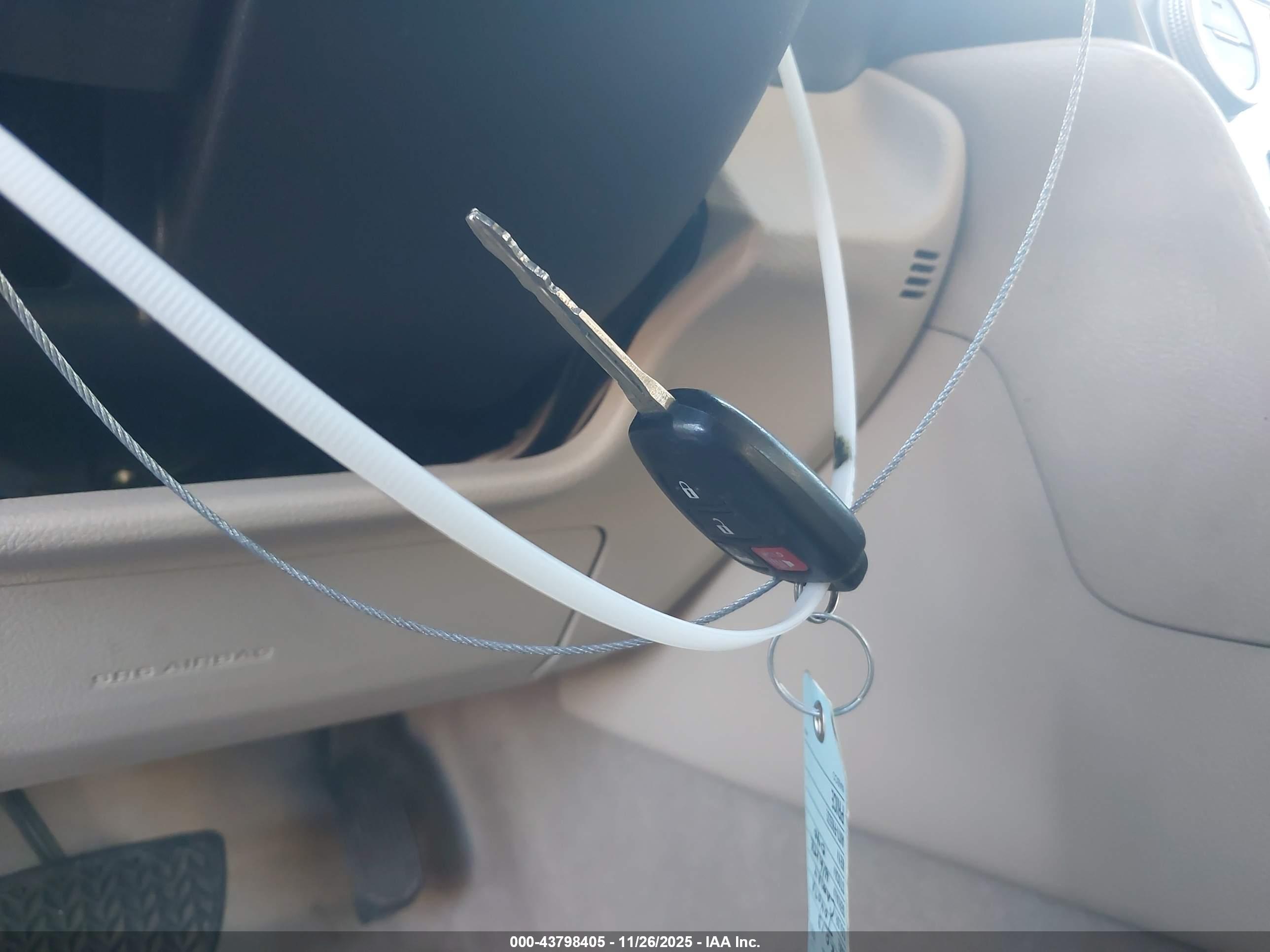 TOYOTA CAMRY image 11