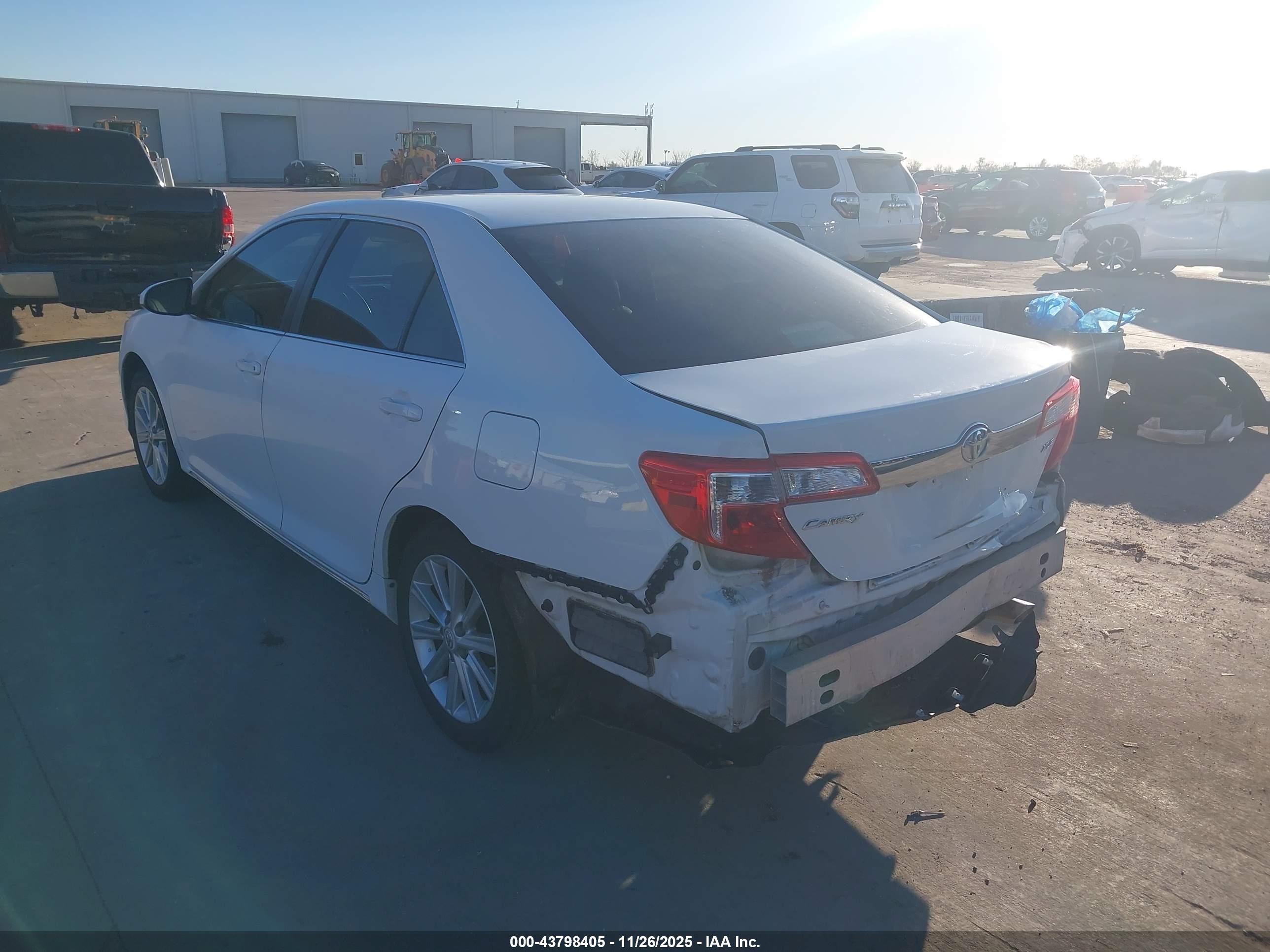 TOYOTA CAMRY image 3