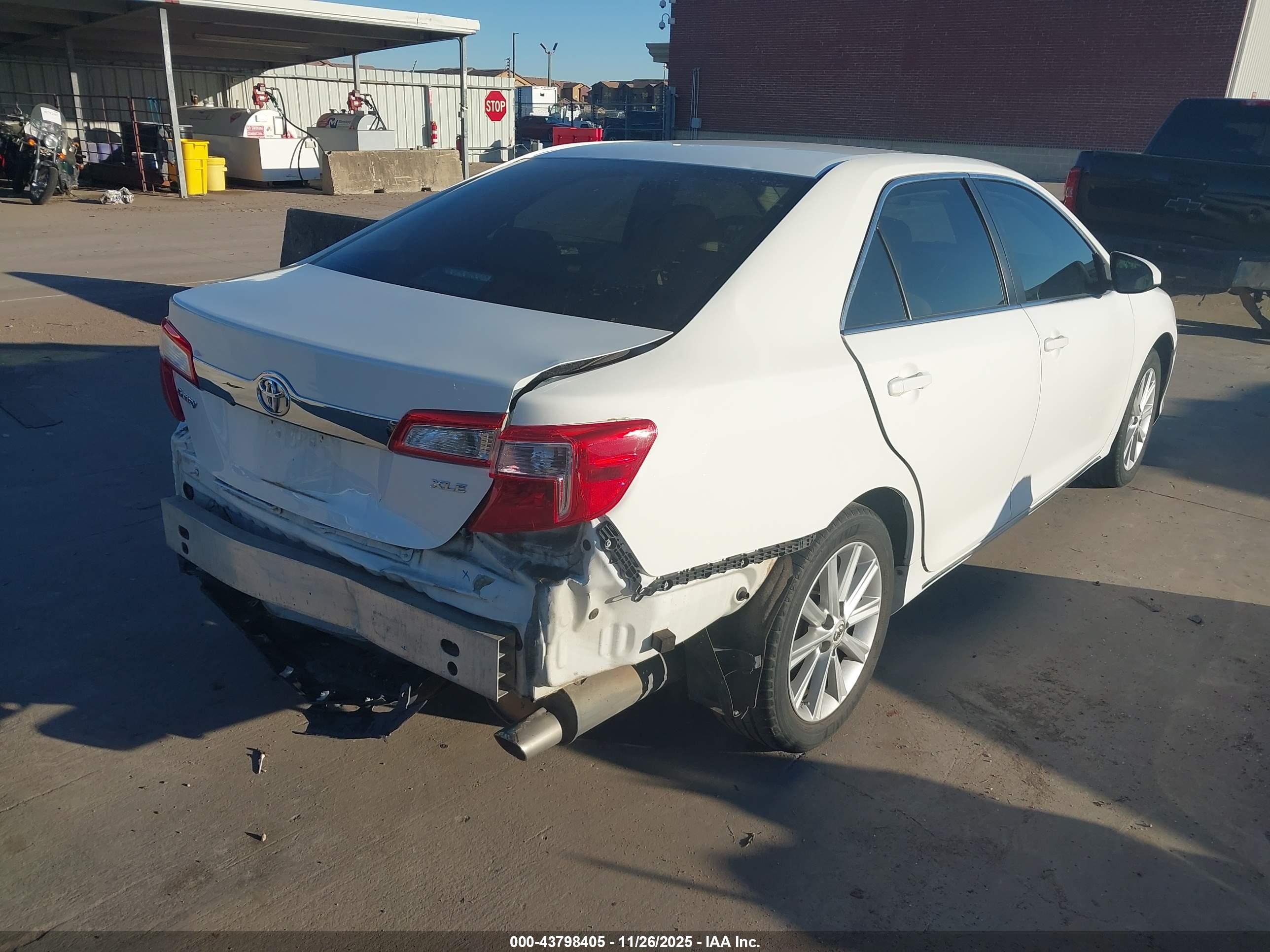 TOYOTA CAMRY image 4