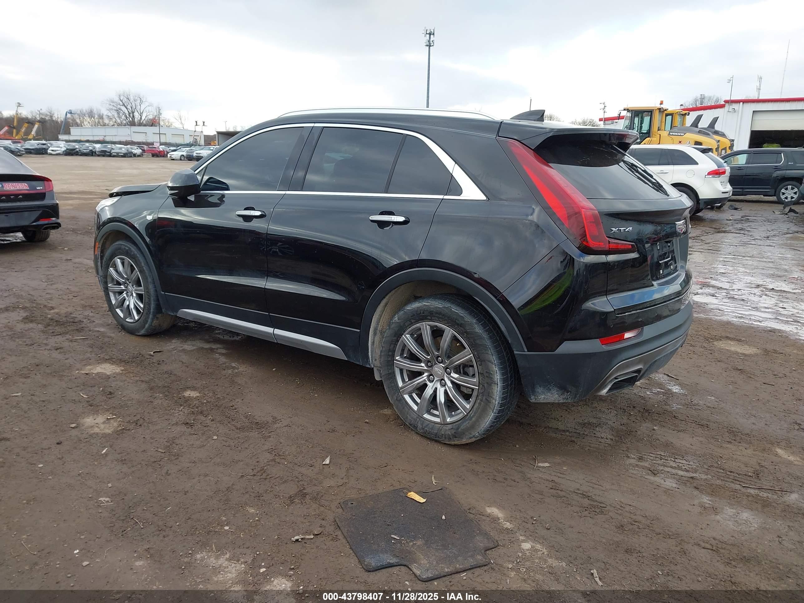 CADILLAC XT4 image 3