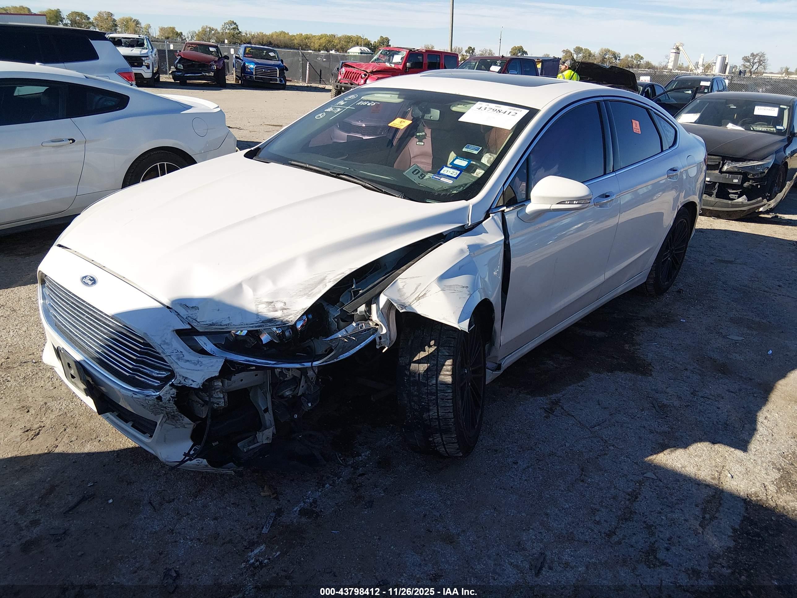 FORD FUSION image 2