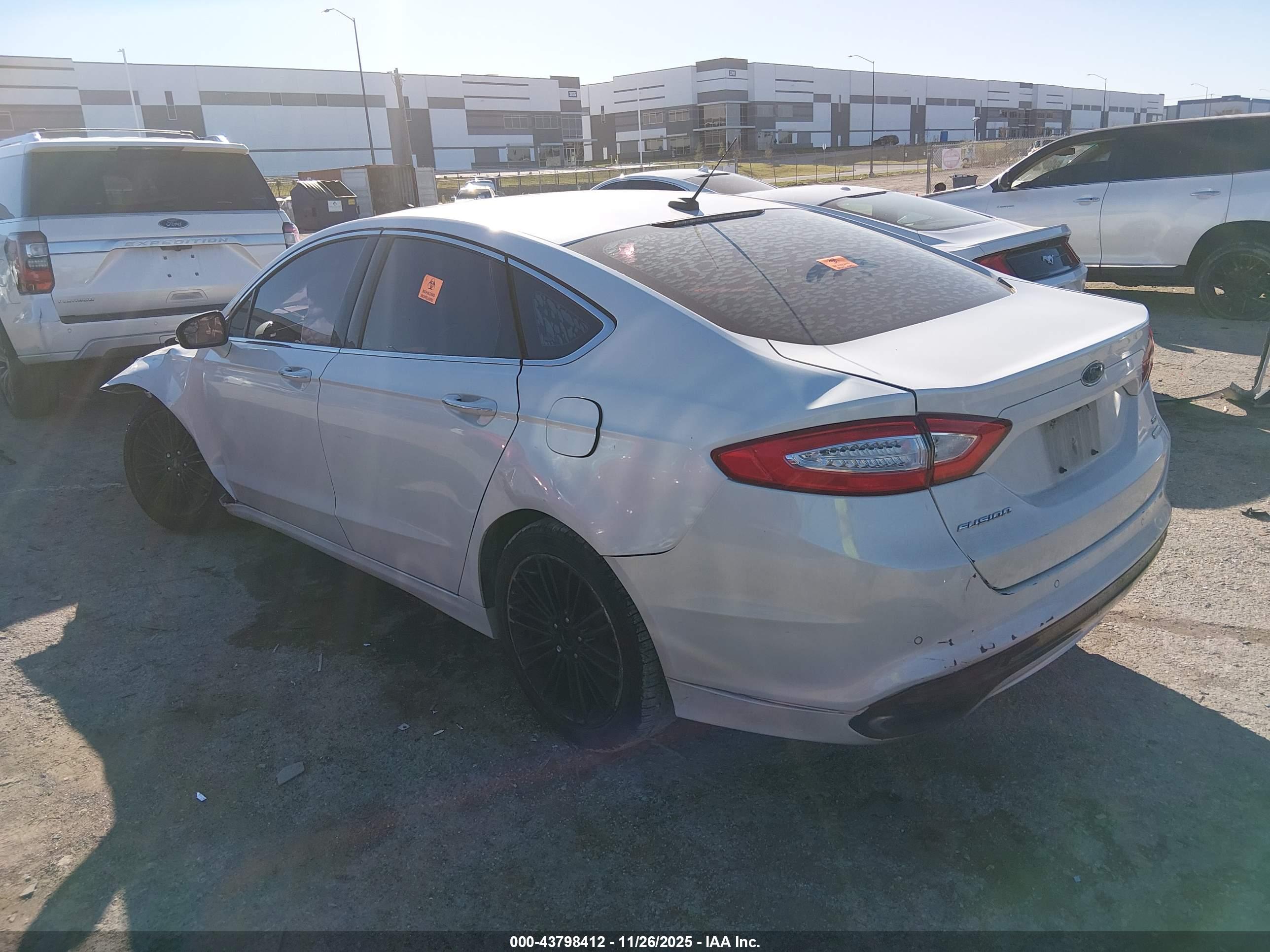 FORD FUSION image 3