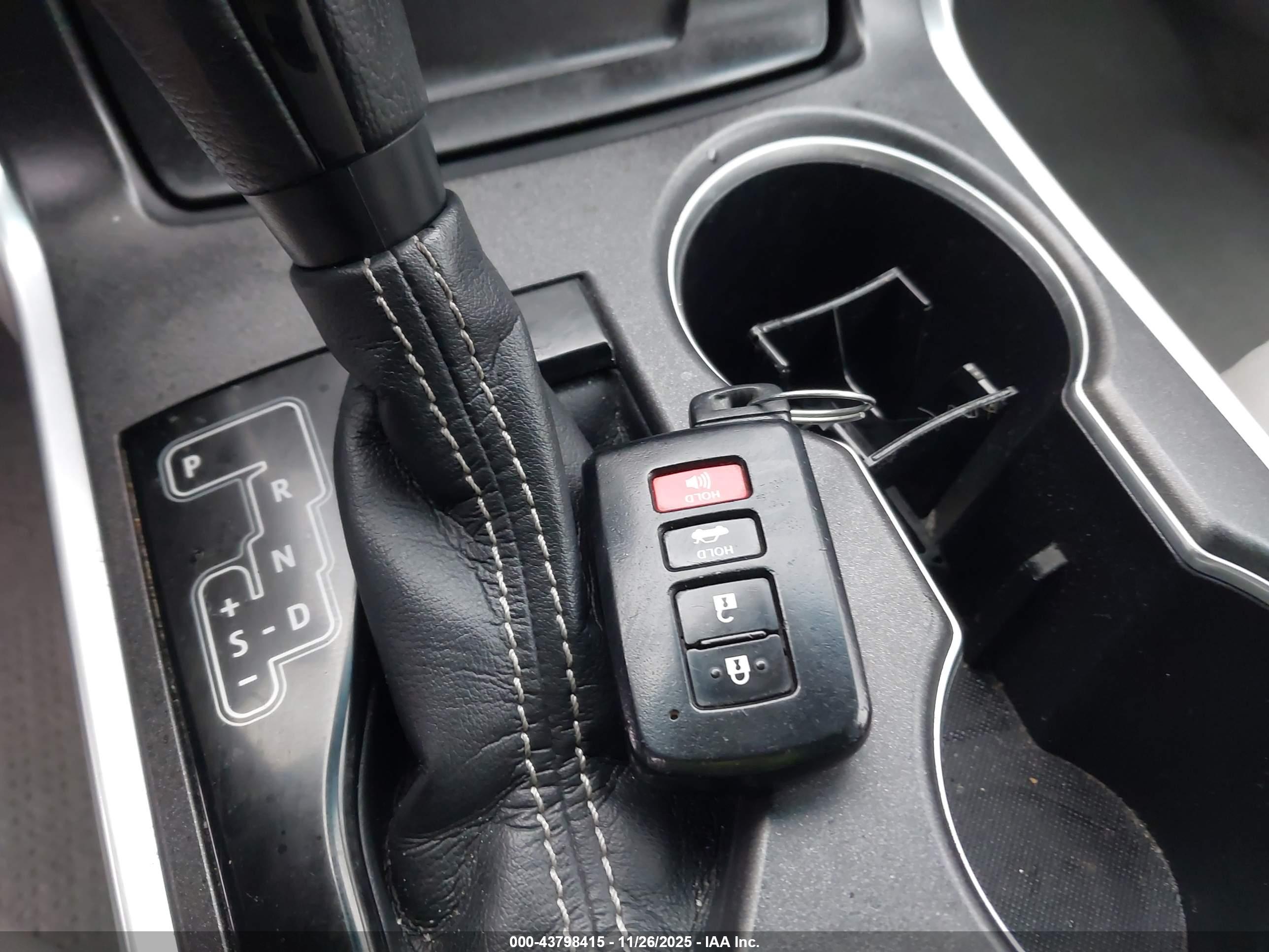 TOYOTA CAMRY image 11