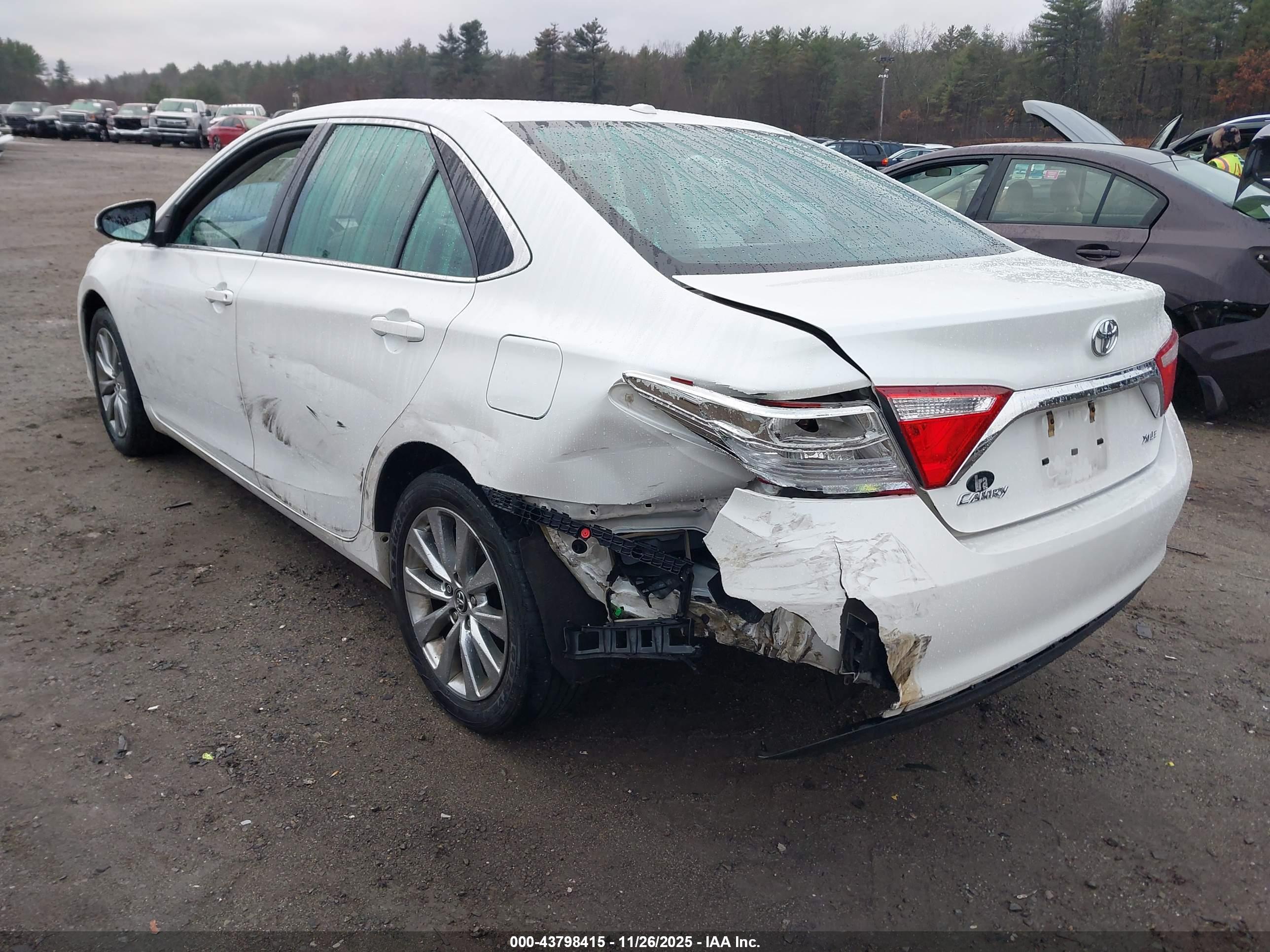 TOYOTA CAMRY image 3