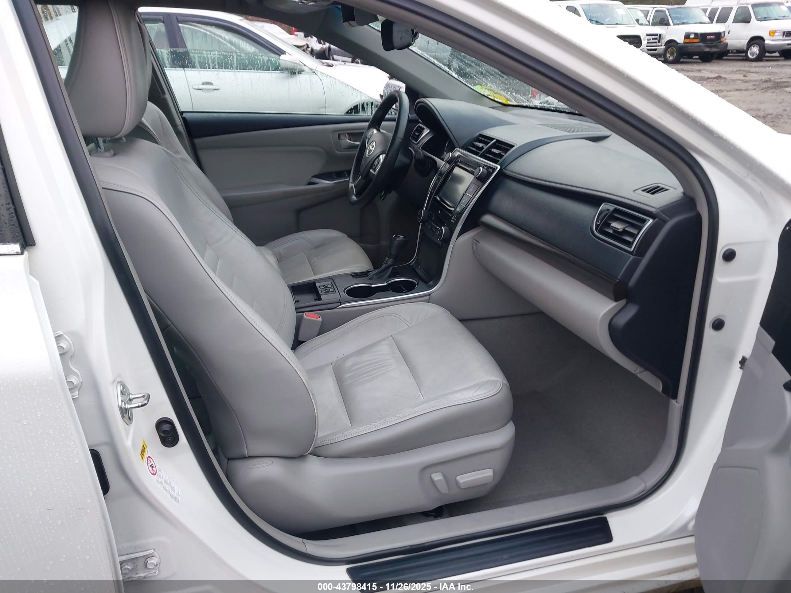 TOYOTA CAMRY image 5
