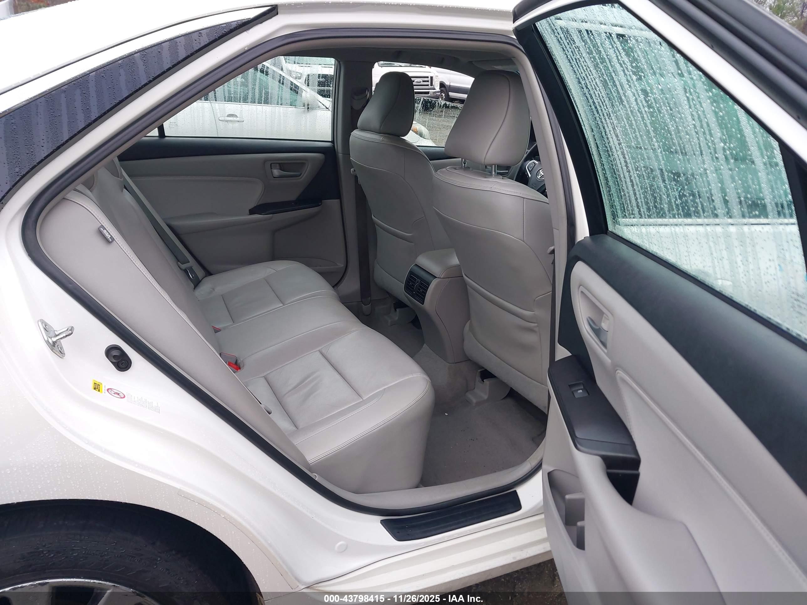 TOYOTA CAMRY image 8