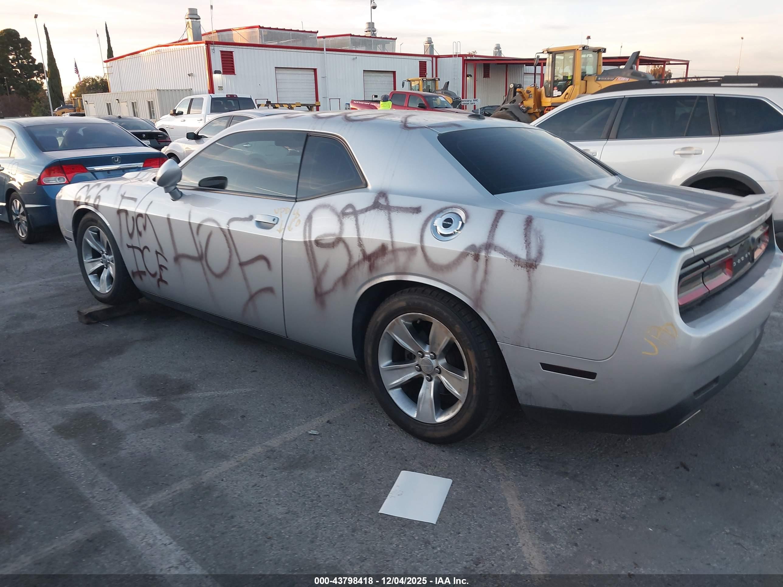 DODGE CHALLENGER image 3
