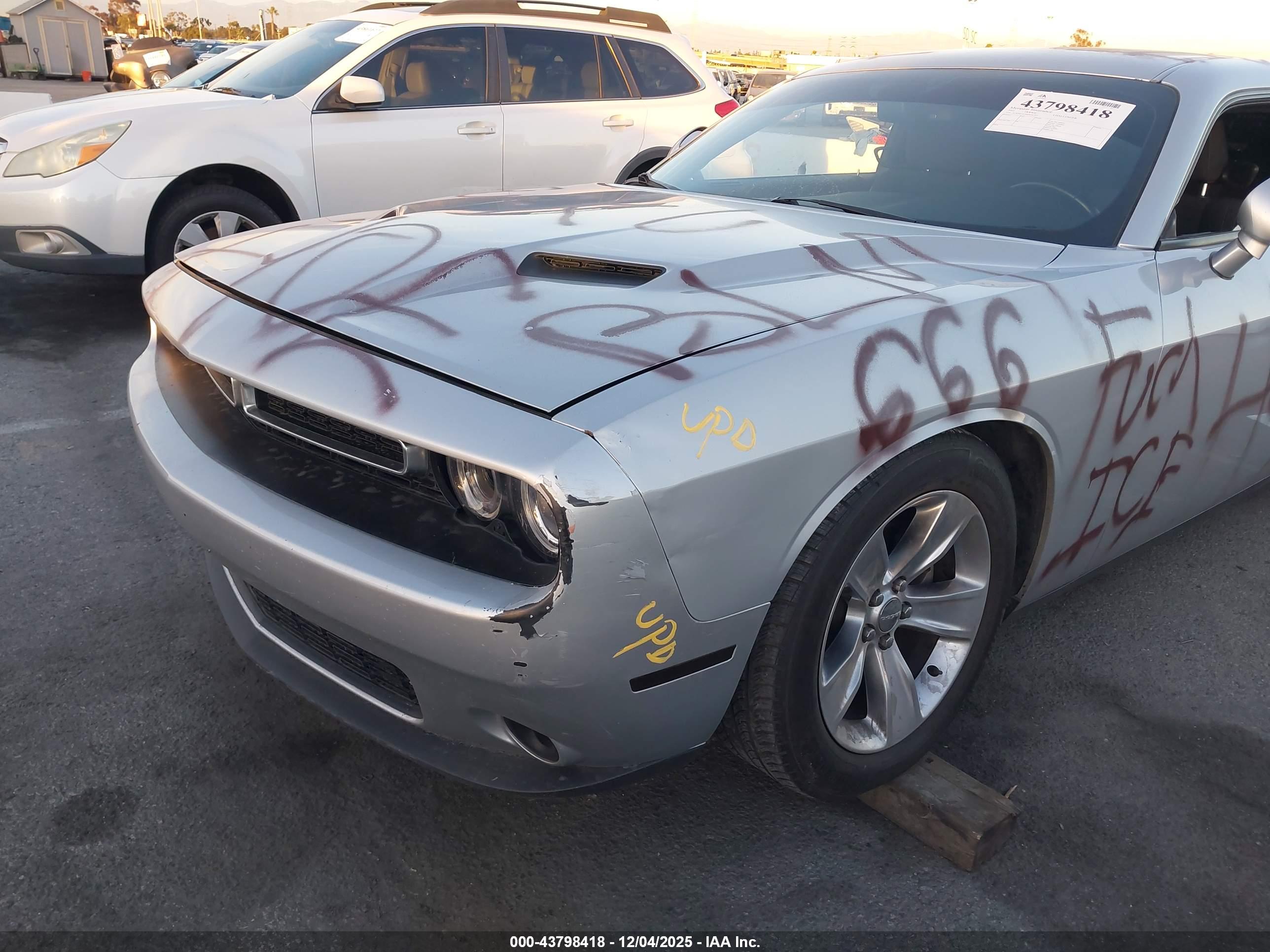 DODGE CHALLENGER image 6