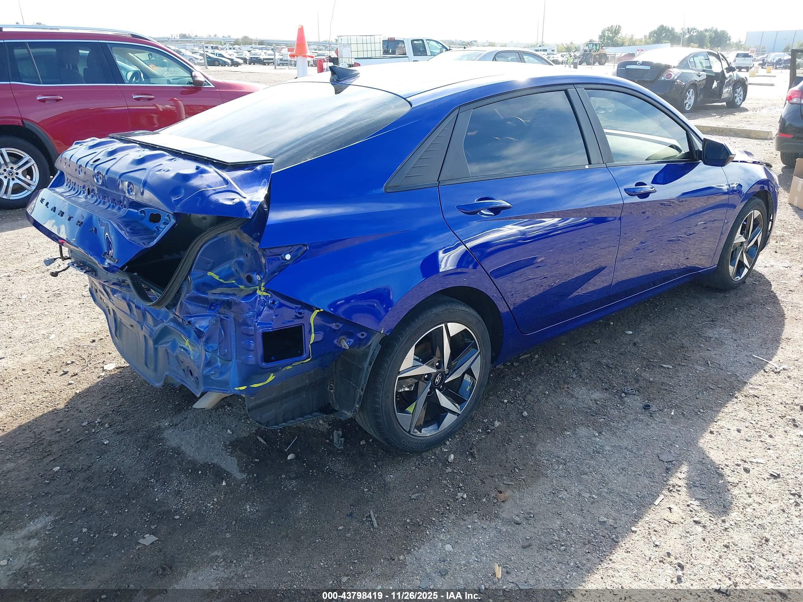 HYUNDAI ELANTRA image 4