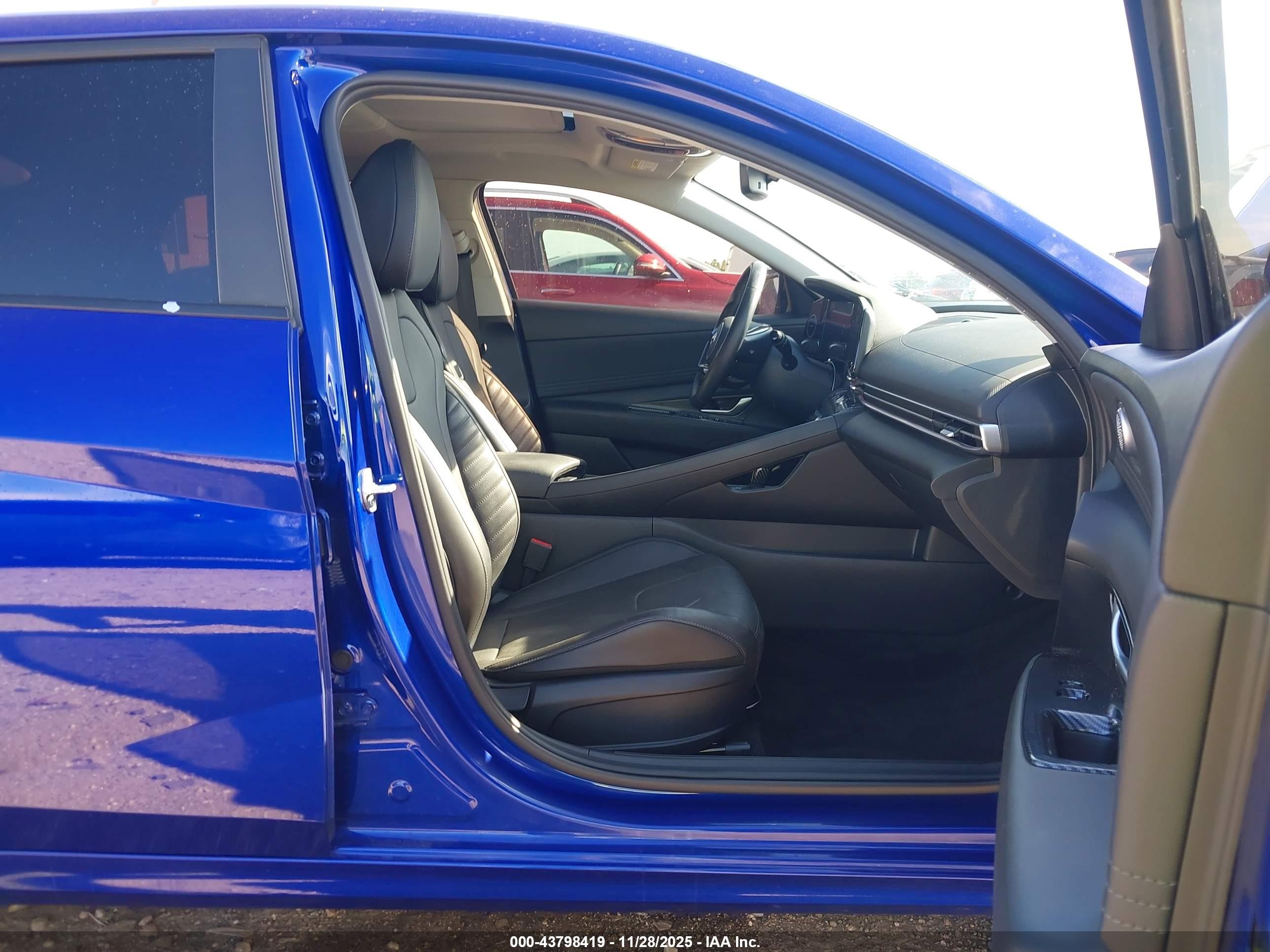 HYUNDAI ELANTRA image 5
