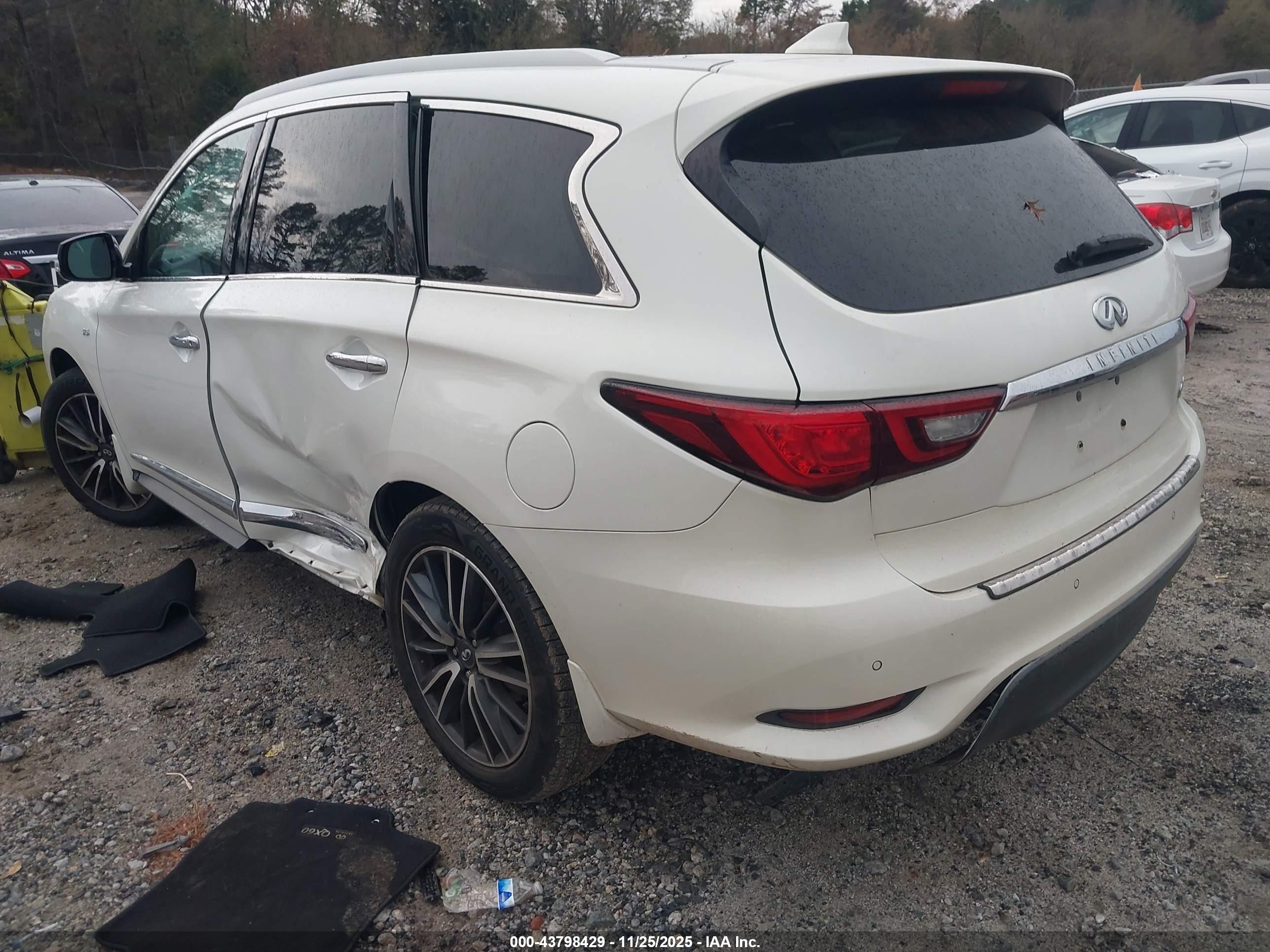INFINITI QX60 image 3