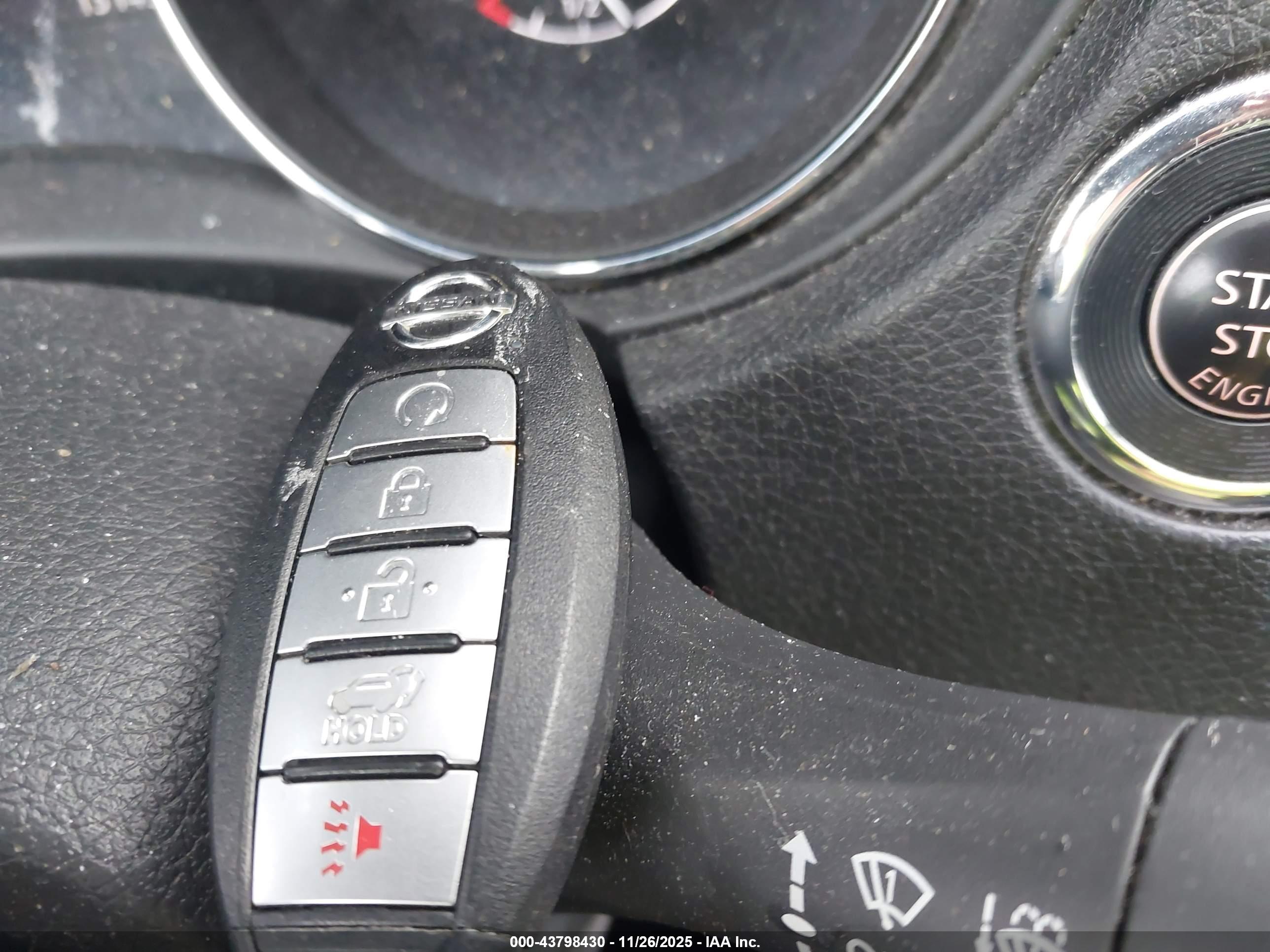 NISSAN ROGUE image 11