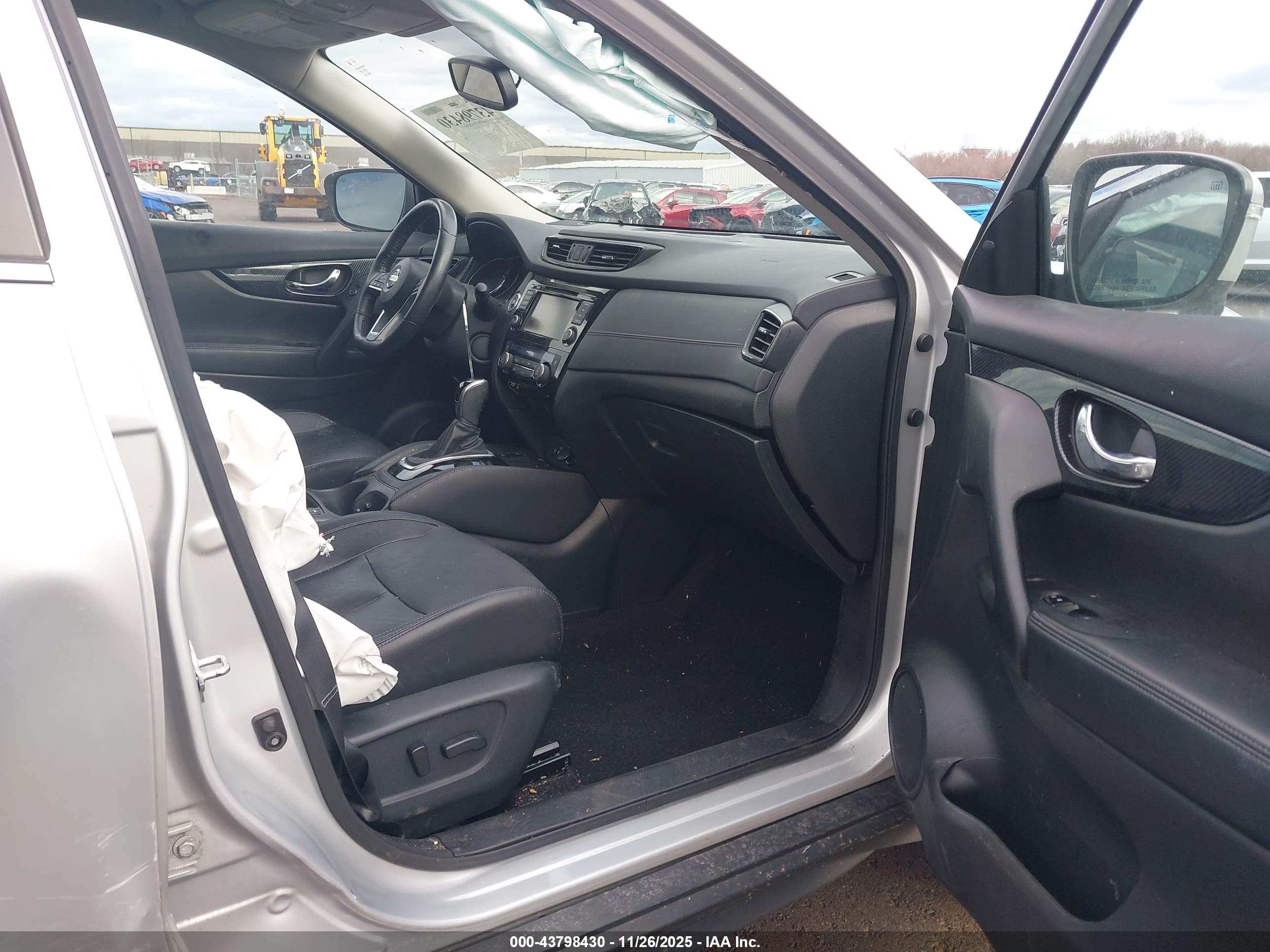 NISSAN ROGUE image 5