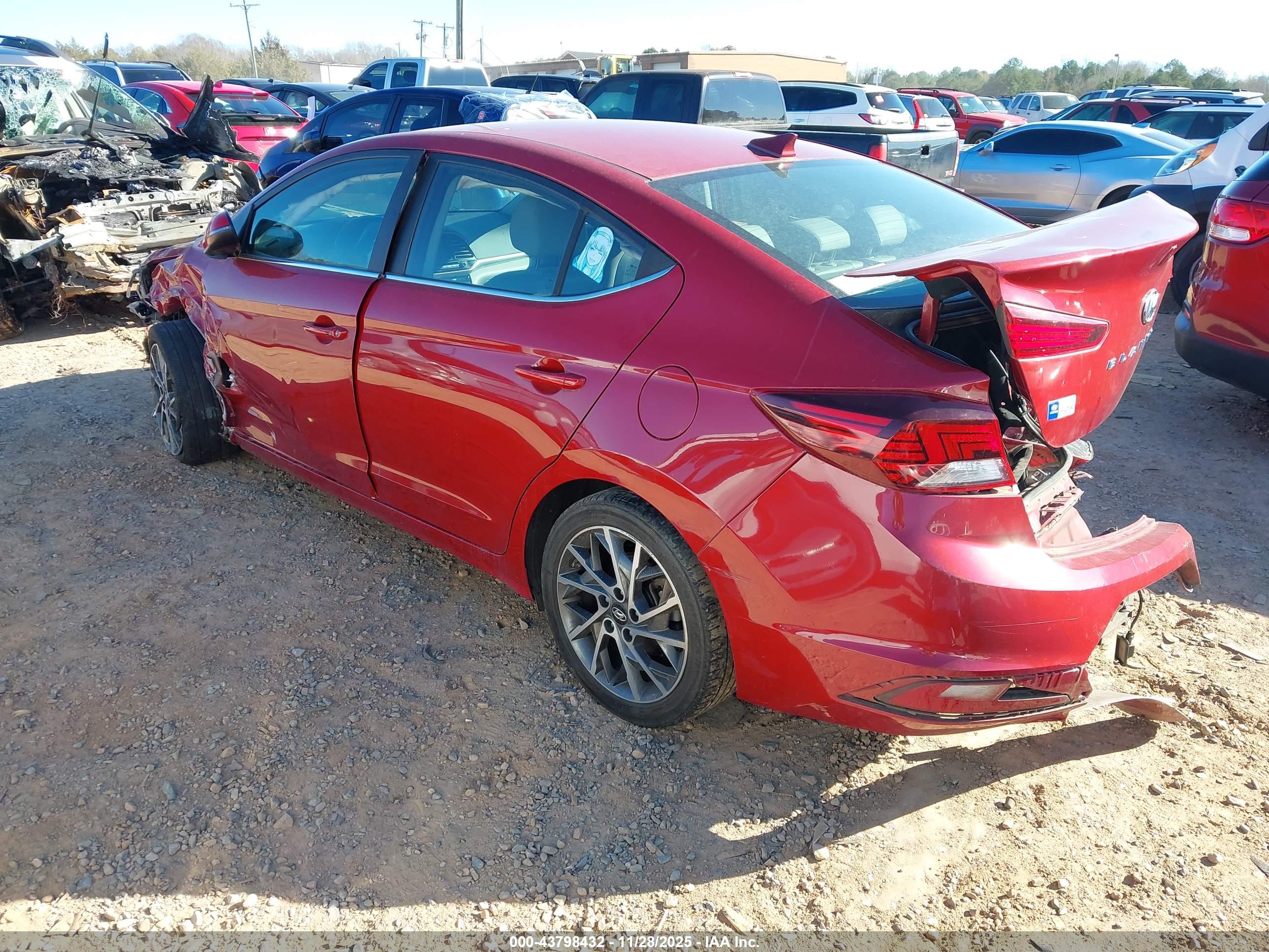 HYUNDAI ELANTRA image 3