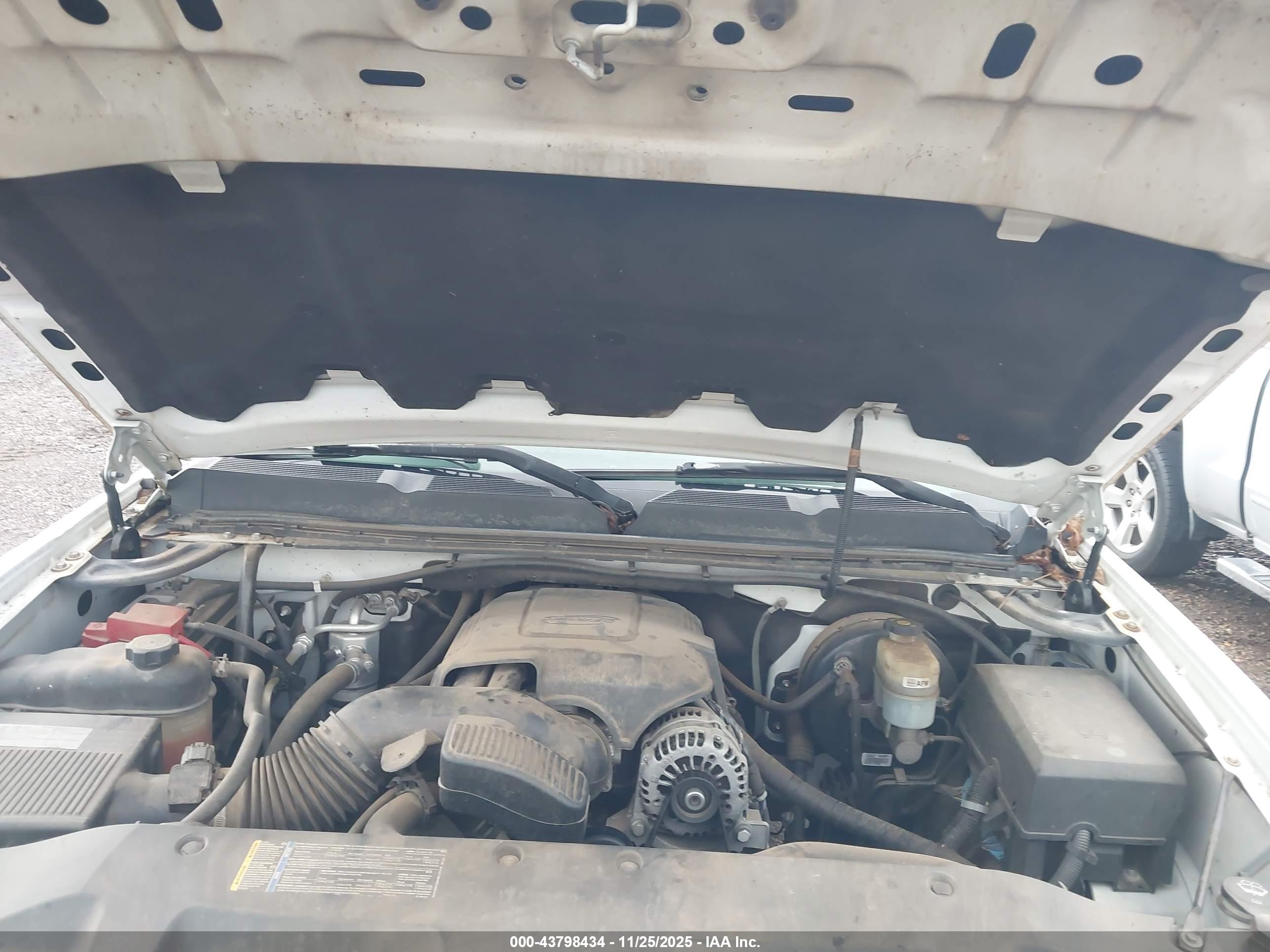 CHEVROLET SILVERADO image 10