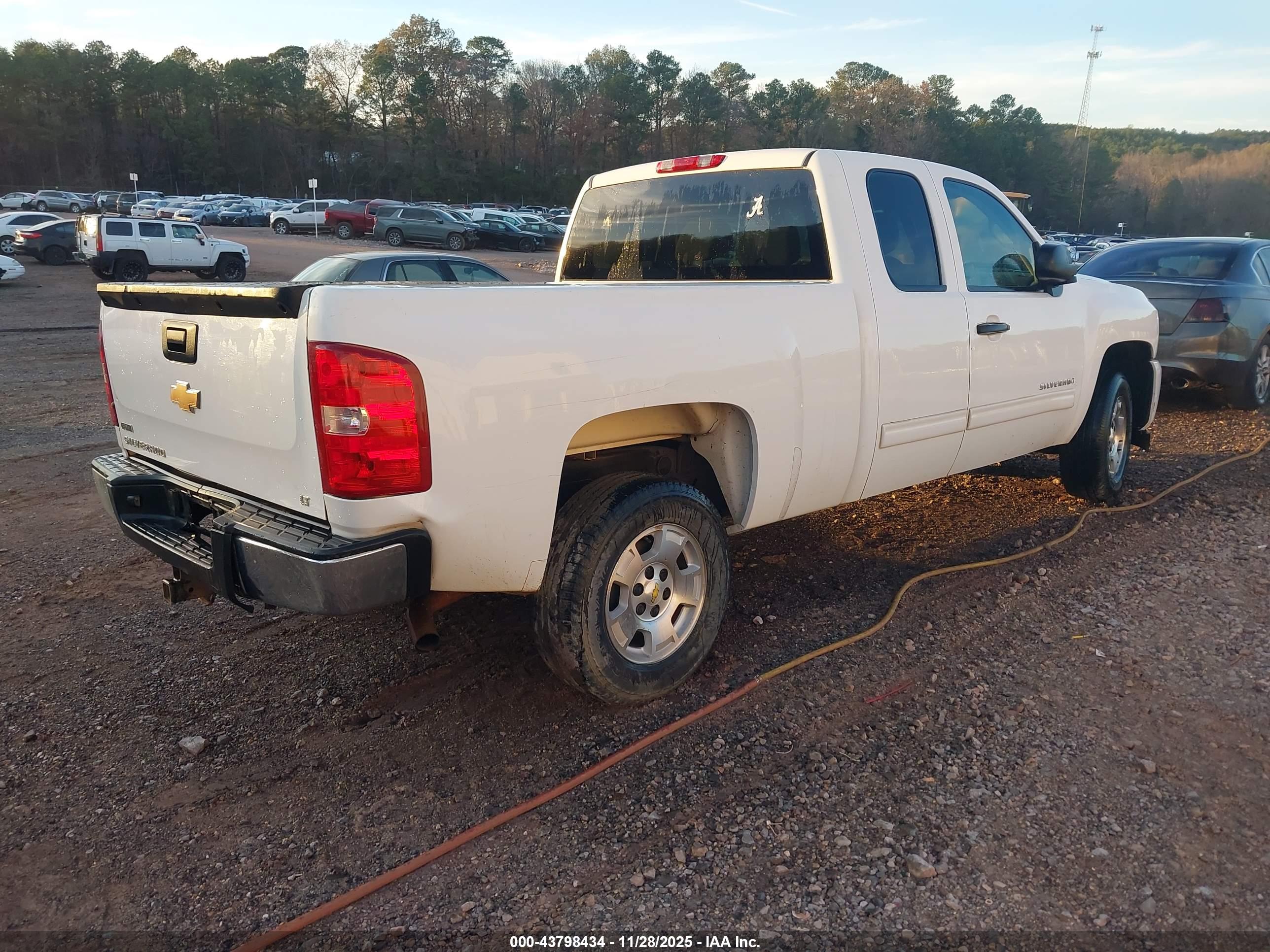 CHEVROLET SILVERADO image 4