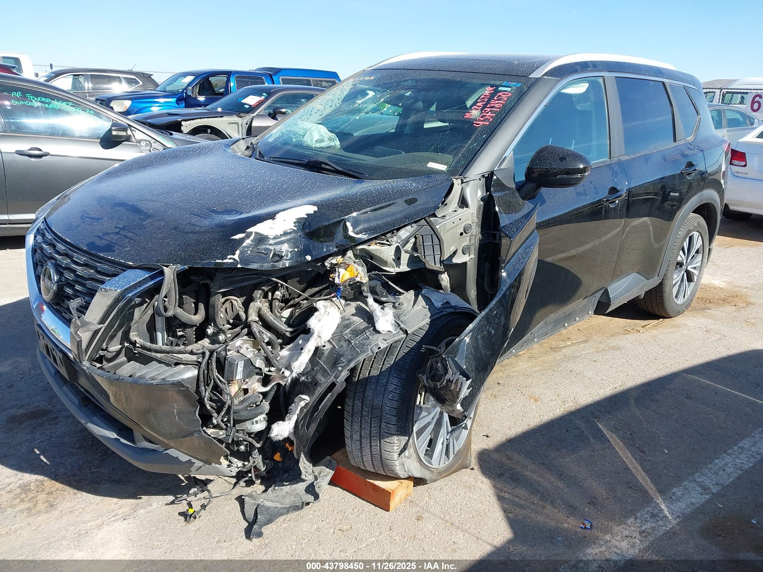NISSAN ROGUE image 2
