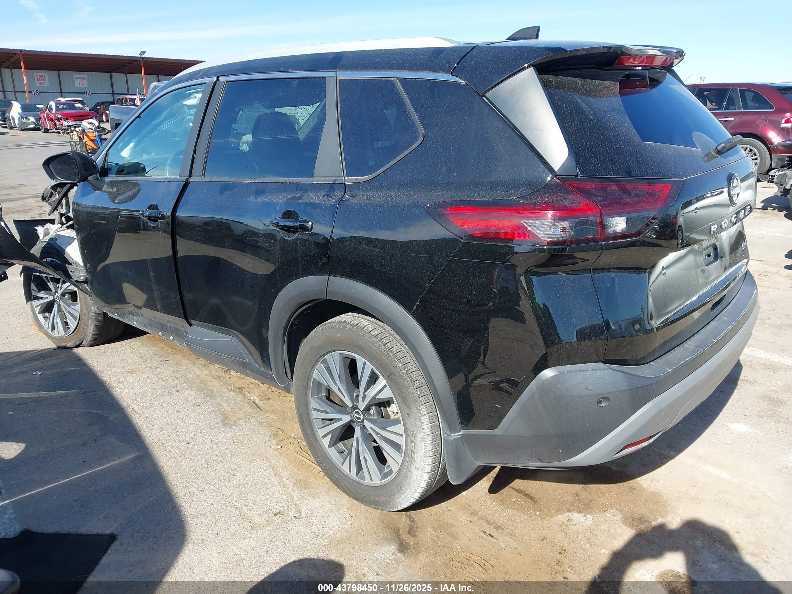 NISSAN ROGUE image 3