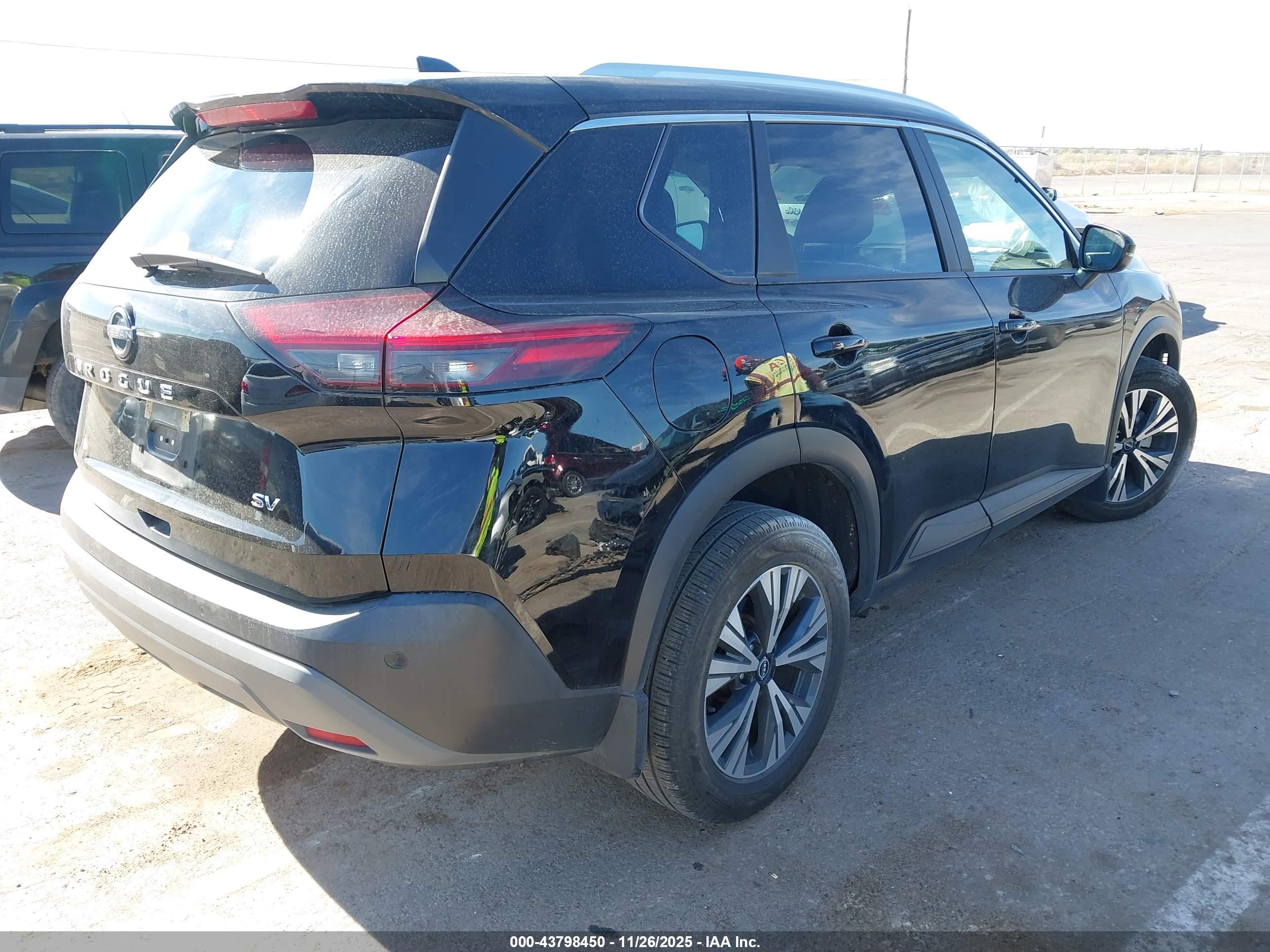 NISSAN ROGUE image 4