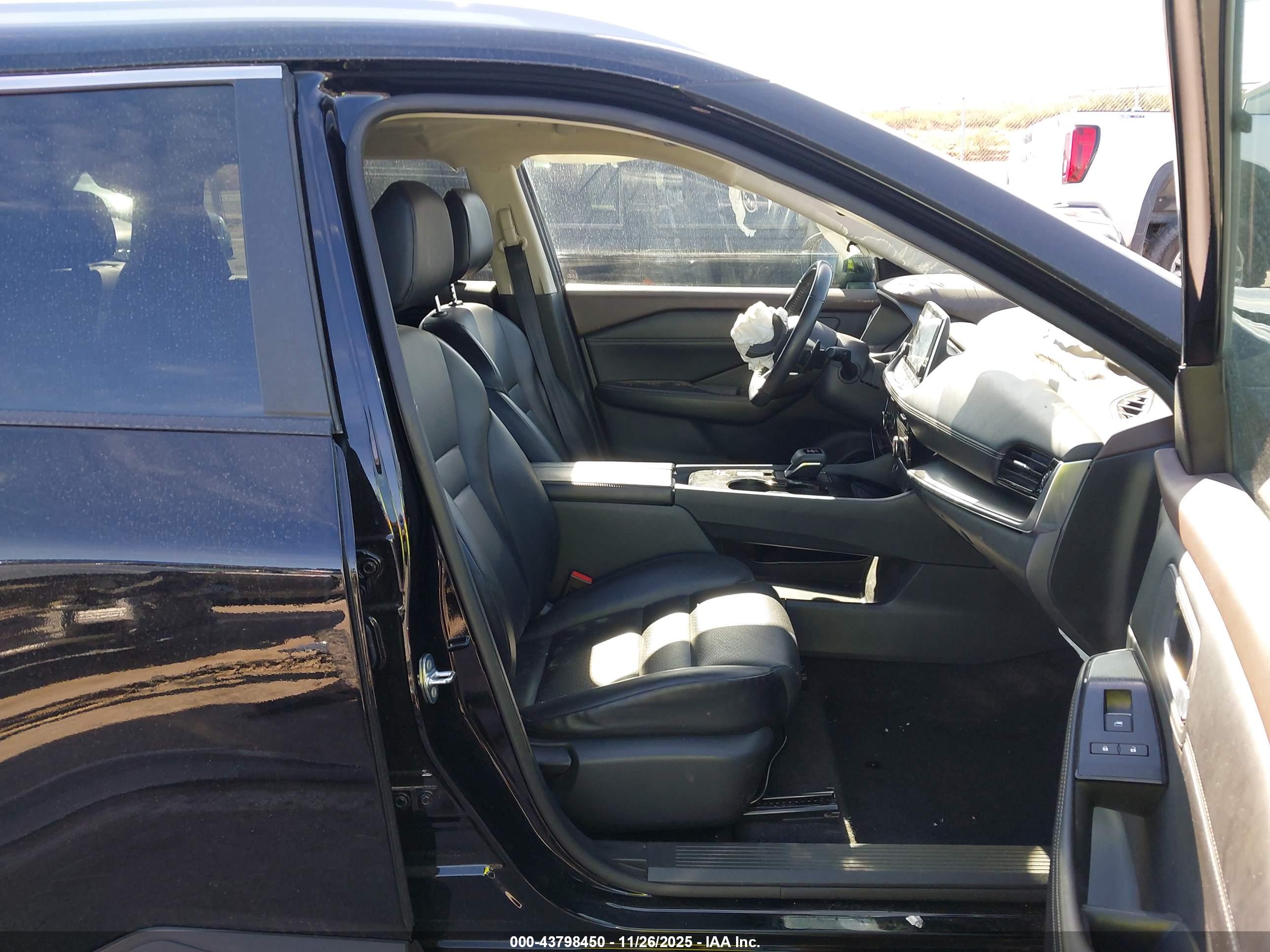 NISSAN ROGUE image 5